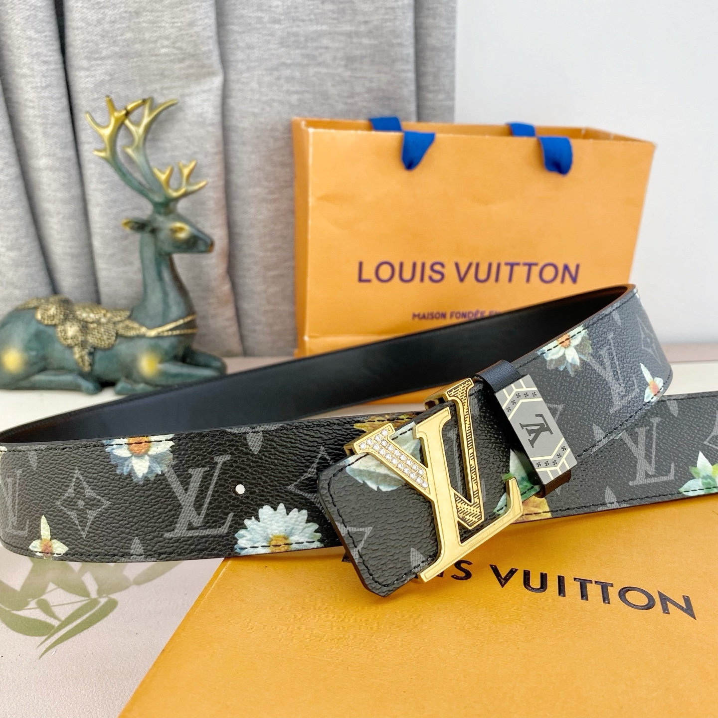 LV💕 特种皮腰带系列 ，原厂五金精品不锈钢钻扣，手感柔软舒适 宽3.8CM。
