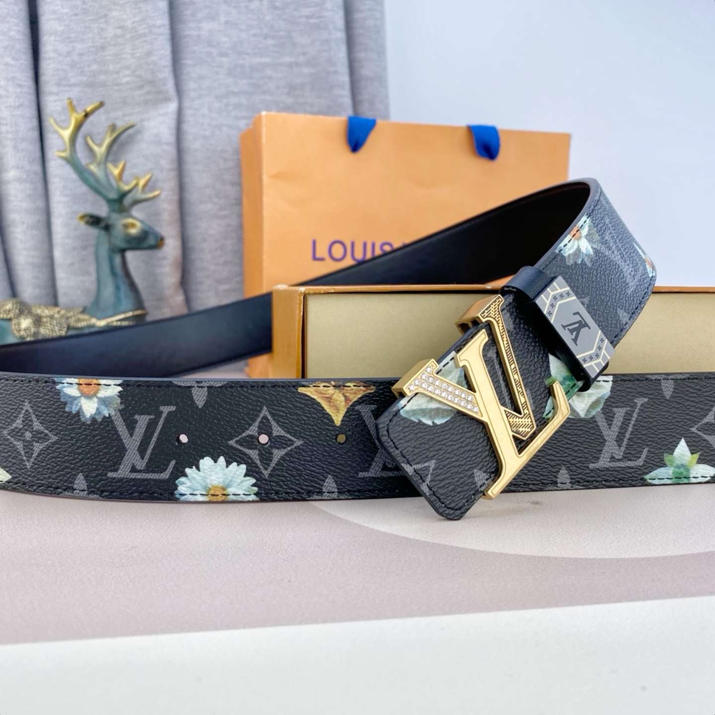 LV💕 特种皮腰带系列 ，原厂五金精品不锈钢钻扣，手感柔软舒适 宽3.8CM。