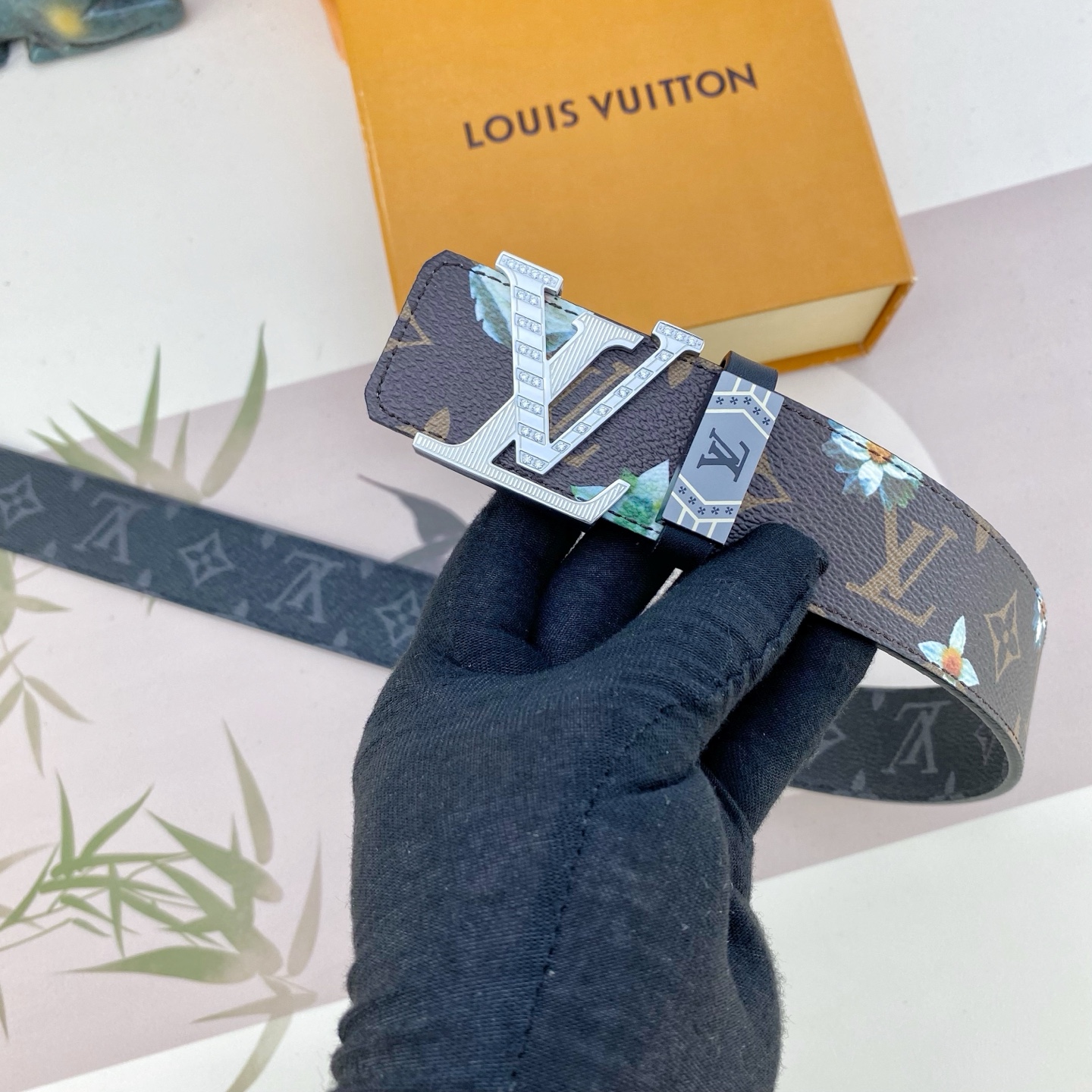 LV💕 特种皮腰带系列 ，原厂五金精品不锈钢钻扣，手感柔软舒适 宽3.8CM。