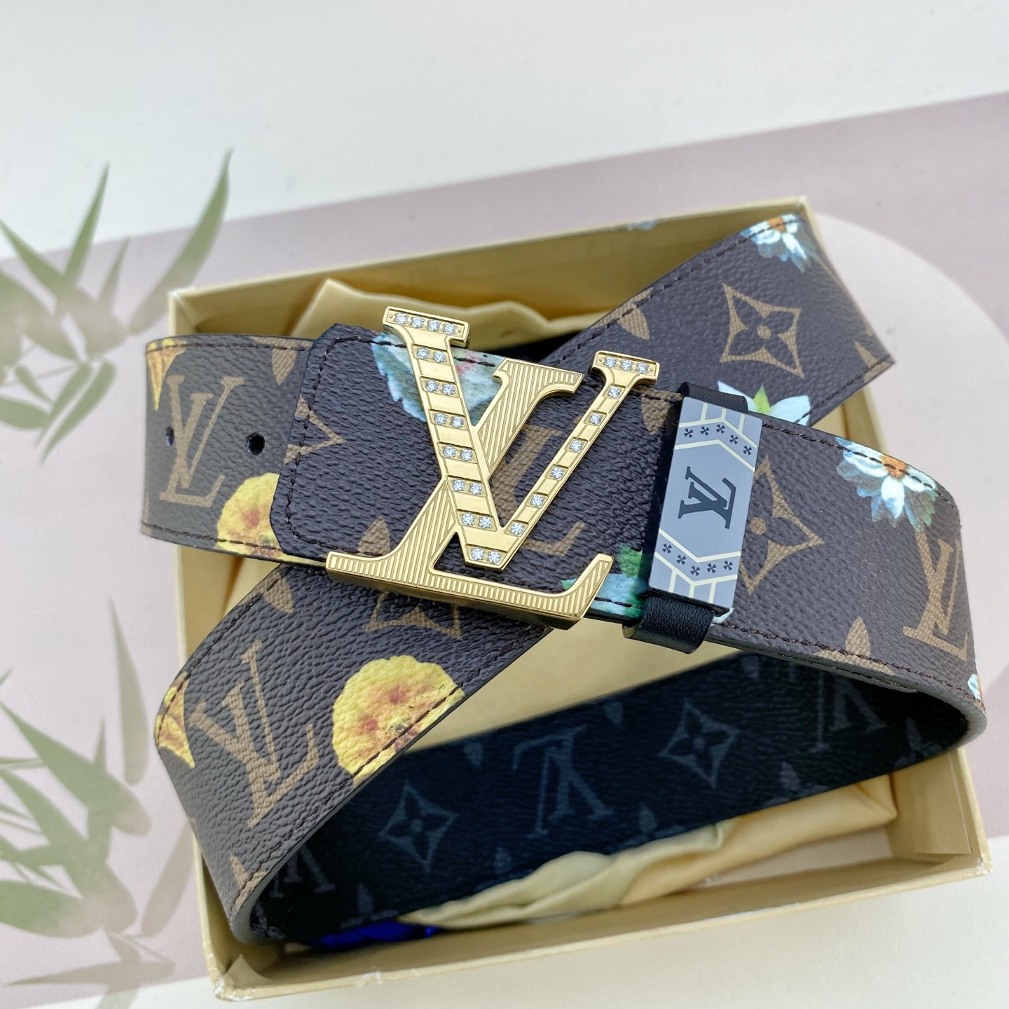 LV💕 特种皮腰带系列 ，原厂五金精品不锈钢钻扣，手感柔软舒适 宽3.8CM。