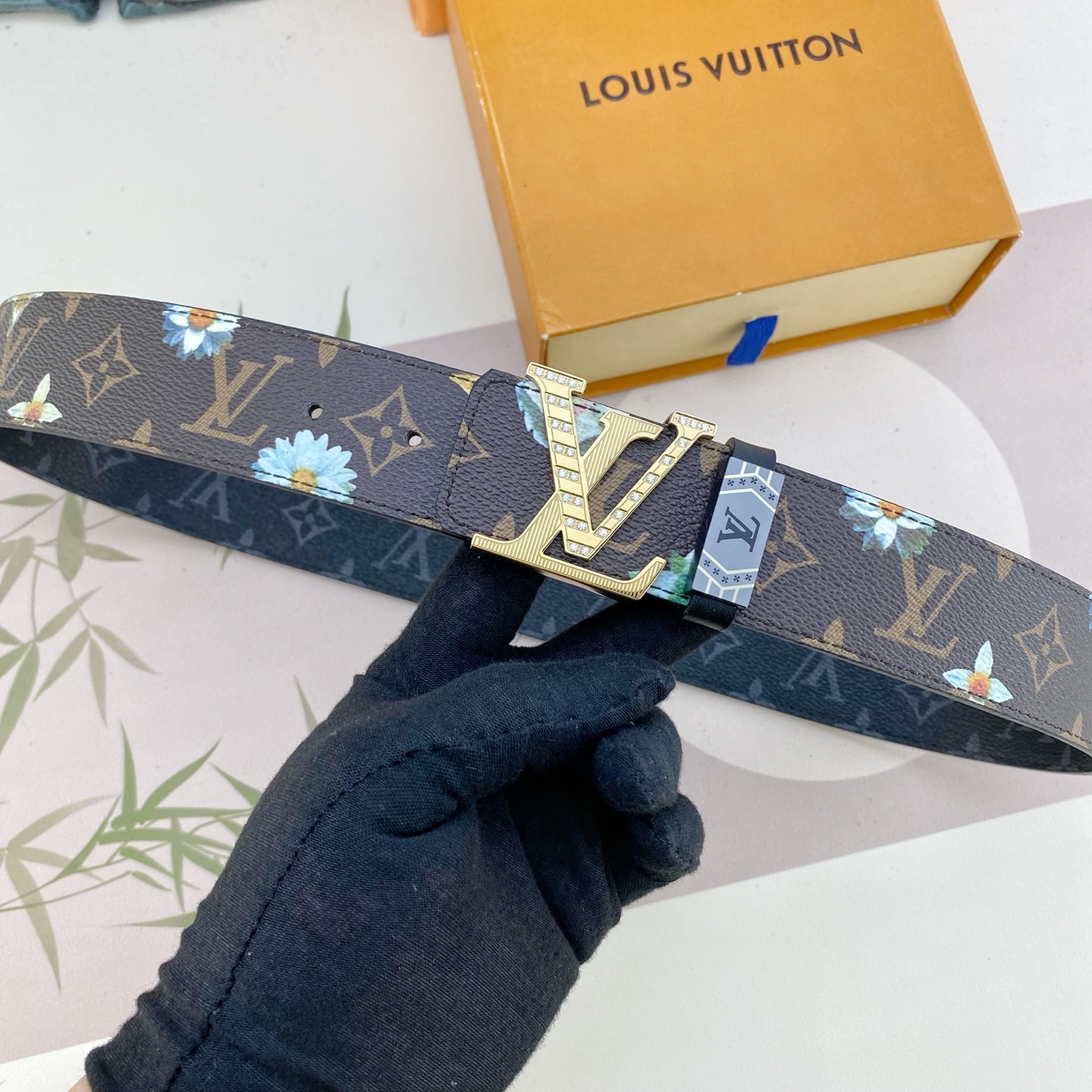 LV💕 特种皮腰带系列 ，原厂五金精品不锈钢钻扣，手感柔软舒适 宽3.8CM。