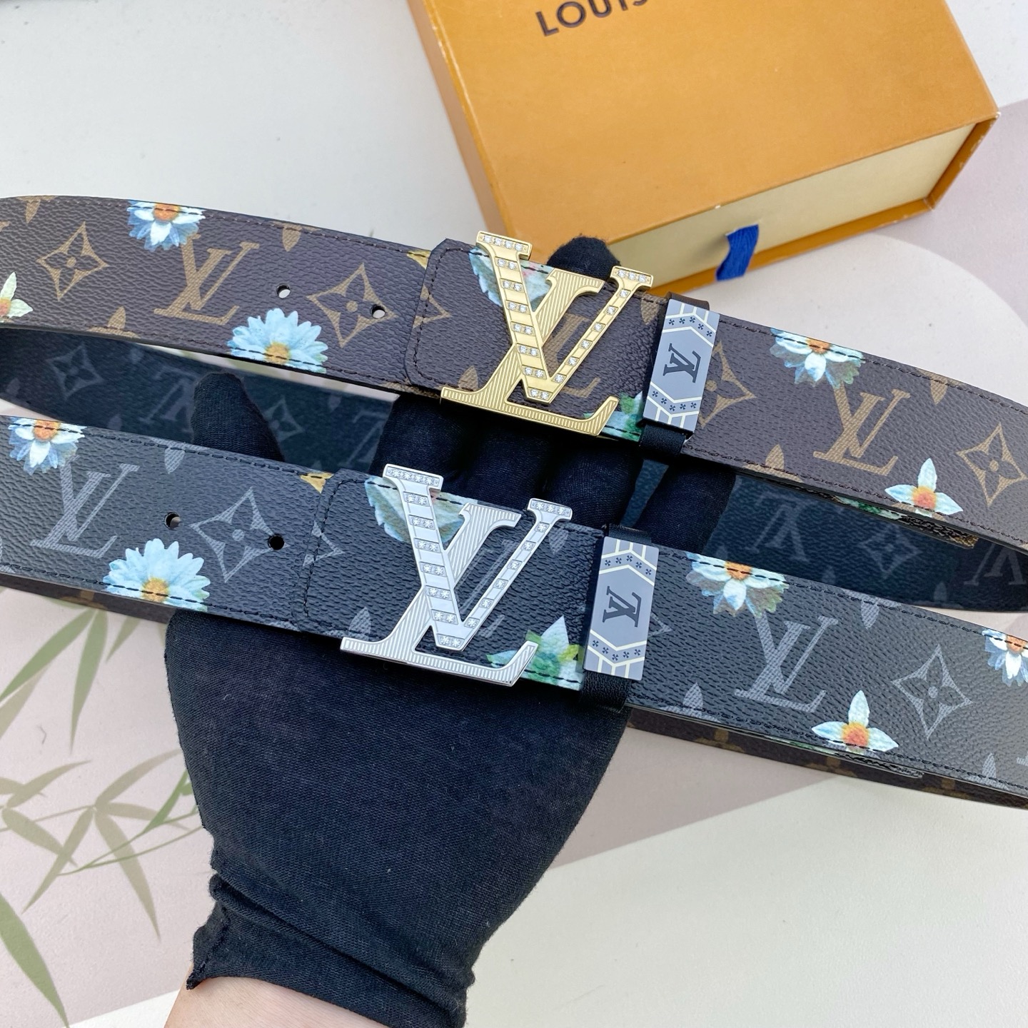 LV💕 特种皮腰带系列 ，原厂五金精品不锈钢钻扣，手感柔软舒适 宽3.8CM。