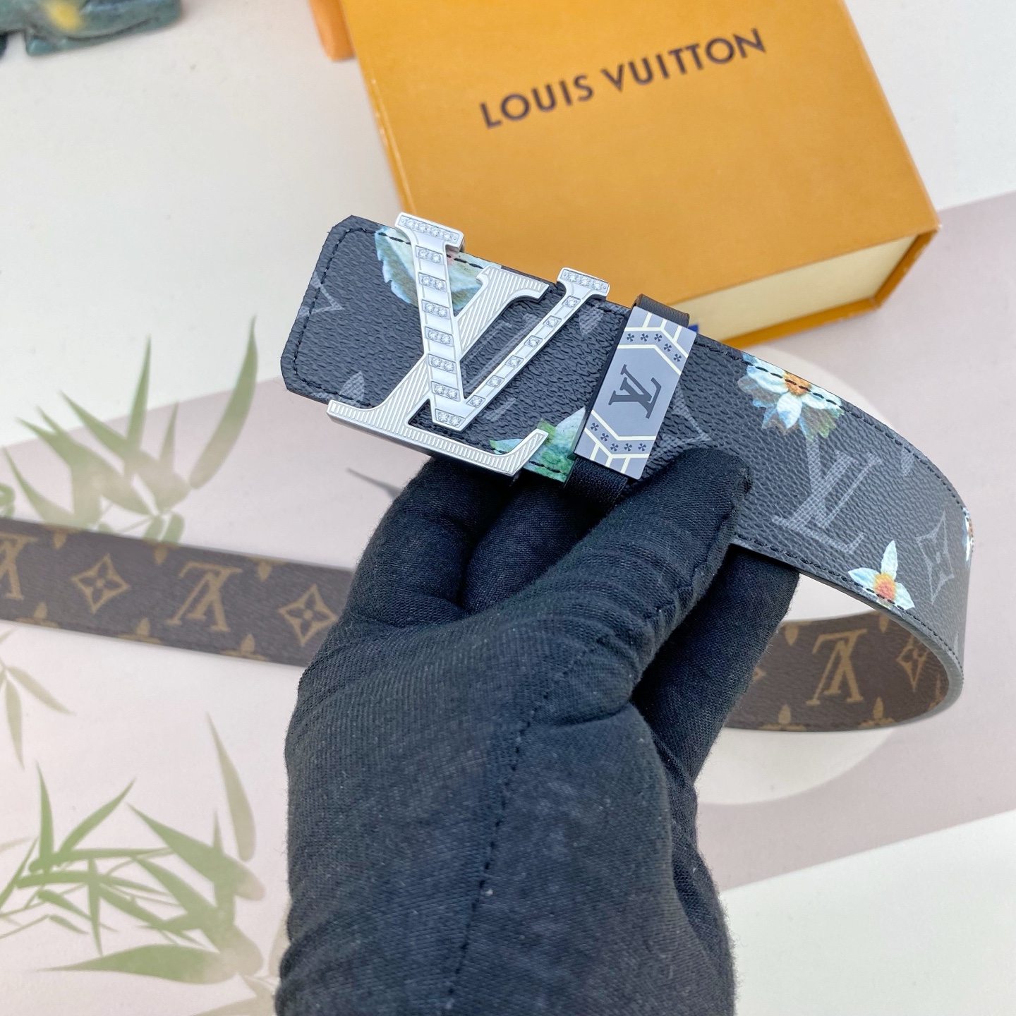 LV💕 特种皮腰带系列 ，原厂五金精品不锈钢钻扣，手感柔软舒适 宽3.8CM。
