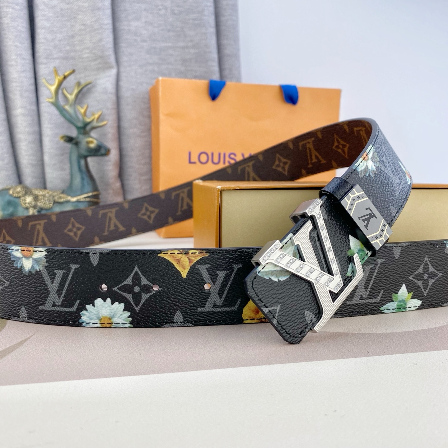 LV💕 特种皮腰带系列 ，原厂五金精品不锈钢钻扣，手感柔软舒适 宽3.8CM。