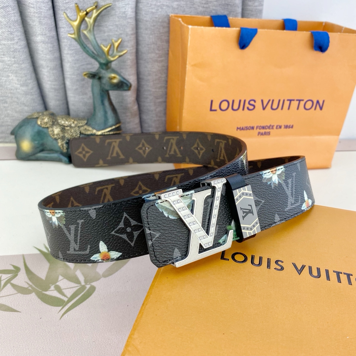 LV💕 特种皮腰带系列 ，原厂五金精品不锈钢钻扣，手感柔软舒适 宽3.8CM。