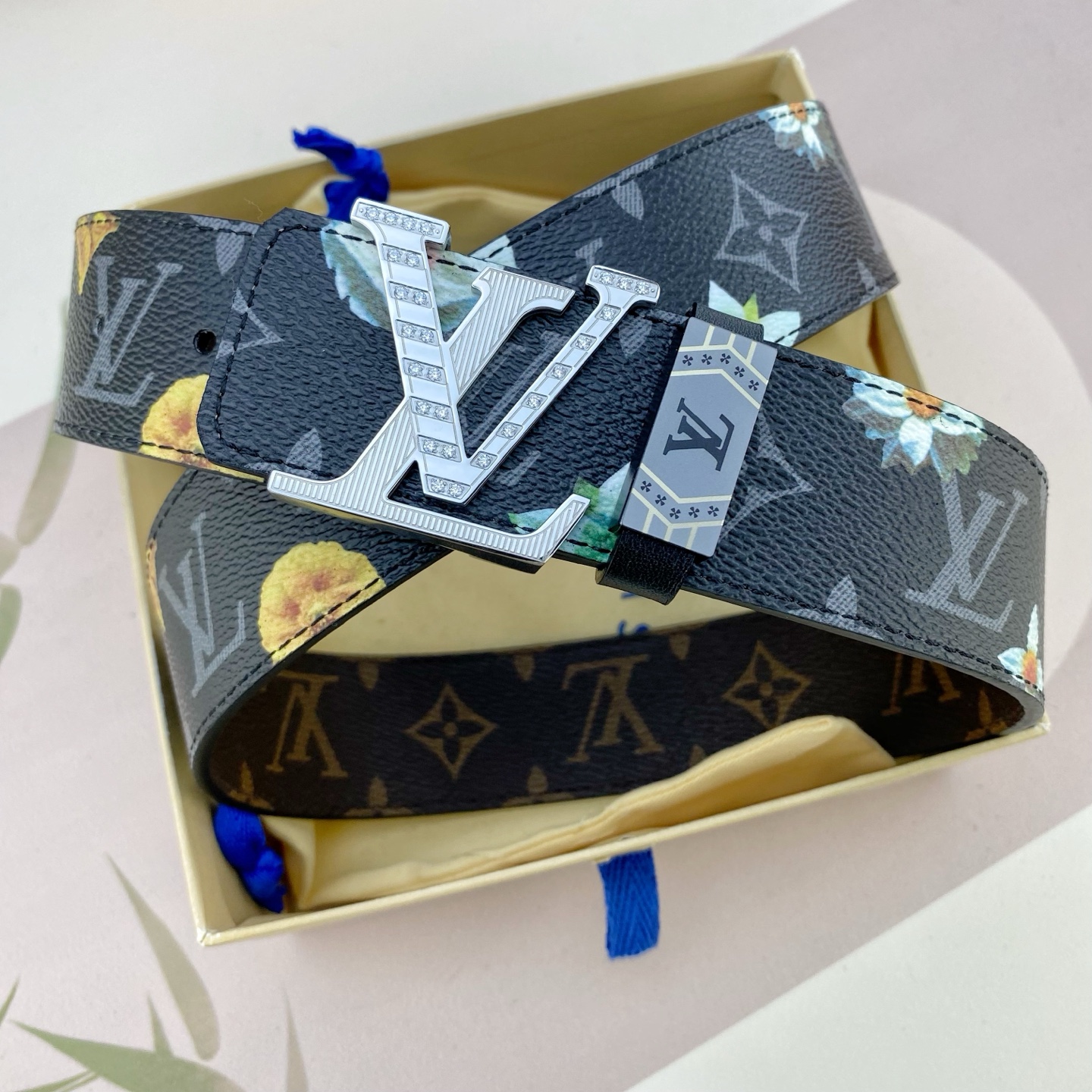 LV💕 特种皮腰带系列 ，原厂五金精品不锈钢钻扣，手感柔软舒适 宽3.8CM。