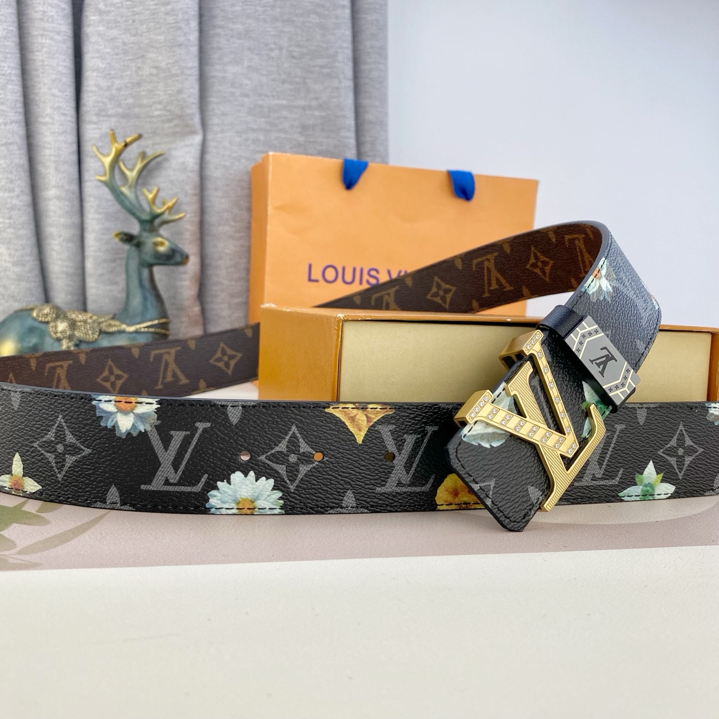 LV💕 特种皮腰带系列 ，原厂五金精品不锈钢钻扣，手感柔软舒适 宽3.8CM。