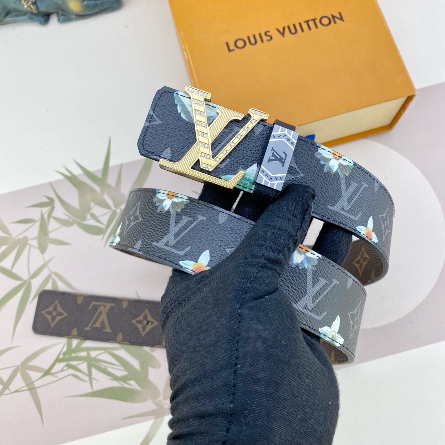 LV💕 特种皮腰带系列 ，原厂五金精品不锈钢钻扣，手感柔软舒适 宽3.8CM。