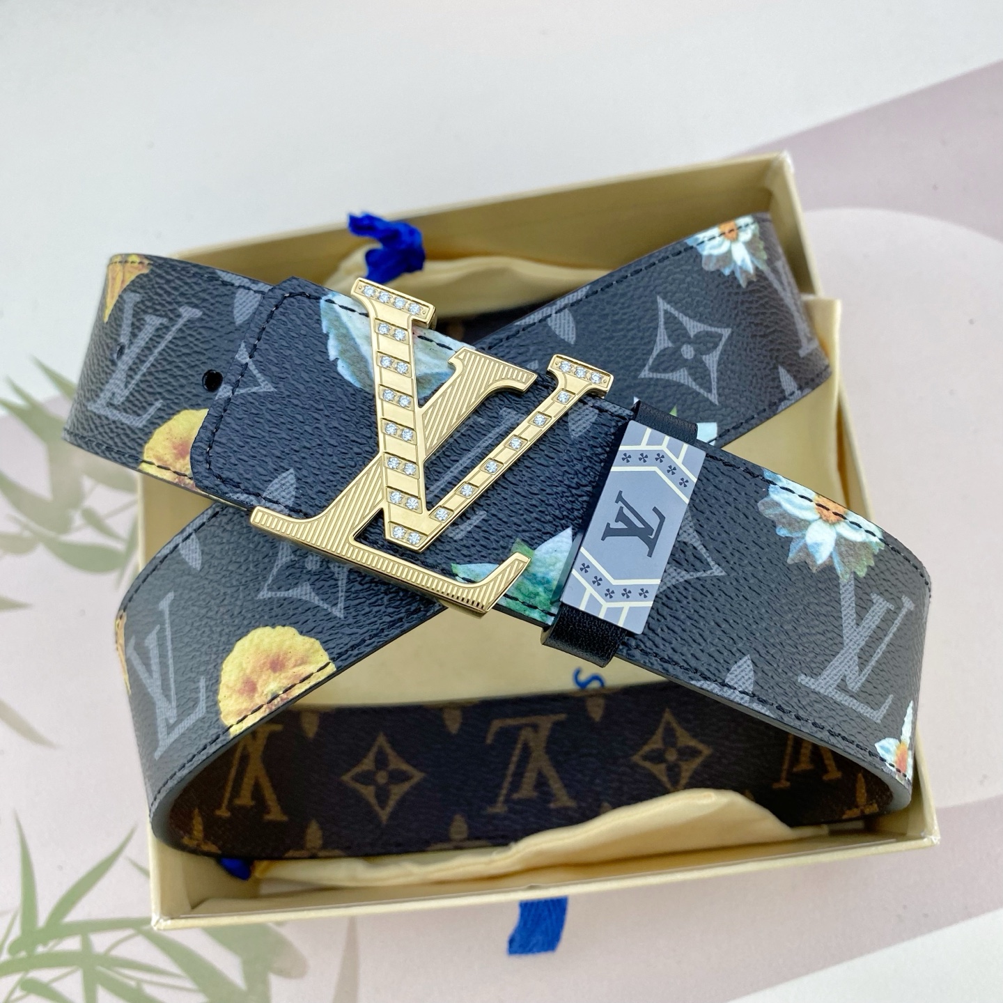 LV💕 特种皮腰带系列 ，原厂五金精品不锈钢钻扣，手感柔软舒适 宽3.8CM。