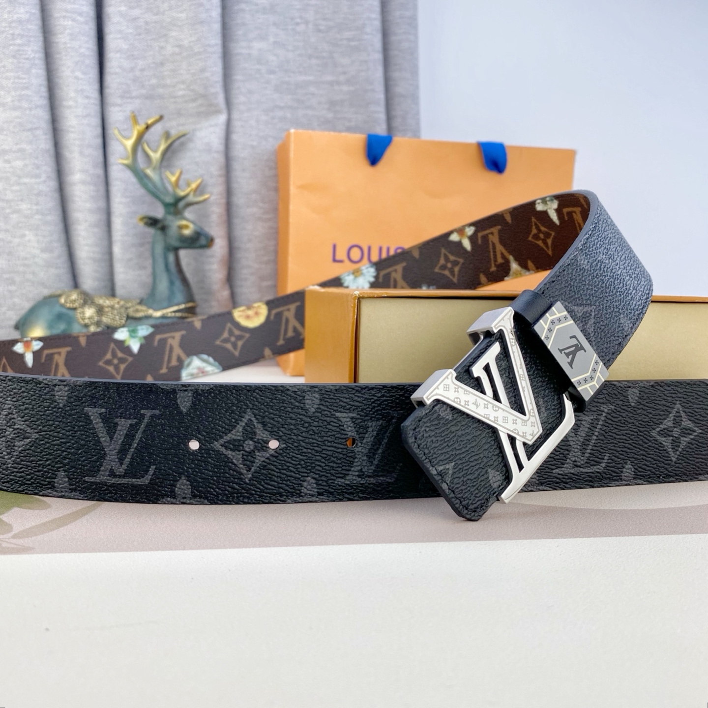 LV💕 特种皮腰带系列 ，原厂五金精品不锈钢扣，手感柔软舒适 宽3.8CM。