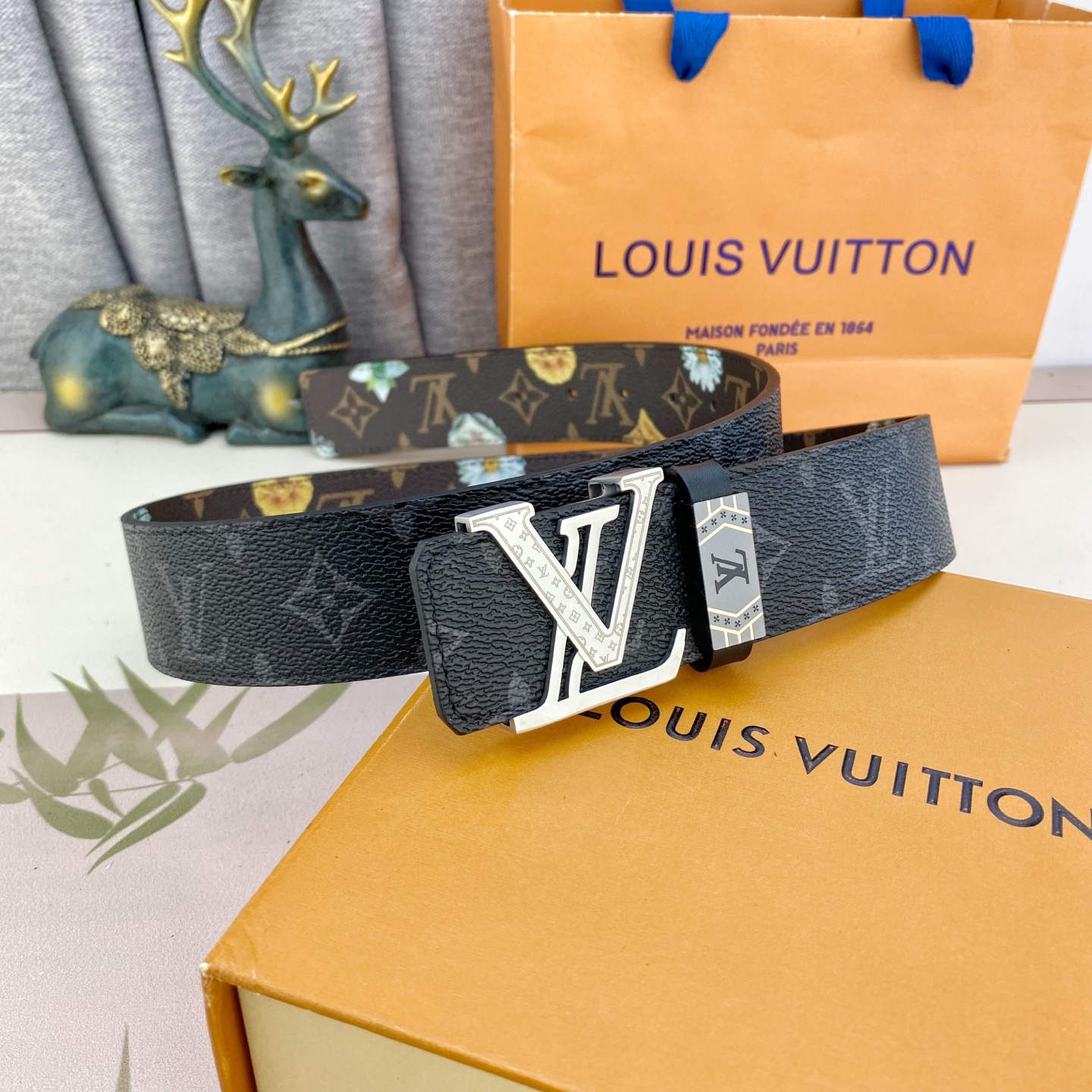 LV💕 特种皮腰带系列 ，原厂五金精品不锈钢扣，手感柔软舒适 宽3.8CM。