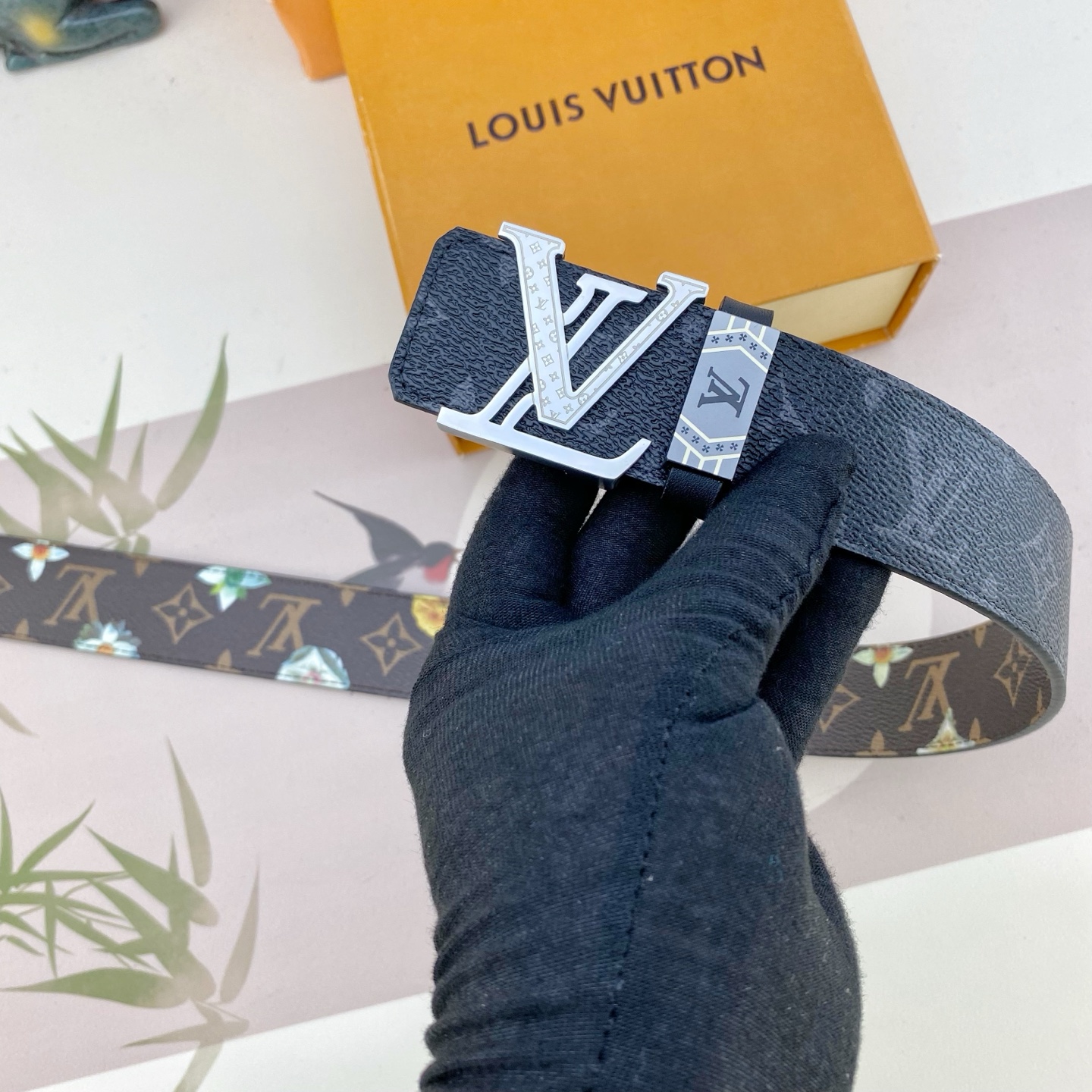 LV💕 特种皮腰带系列 ，原厂五金精品不锈钢扣，手感柔软舒适 宽3.8CM。