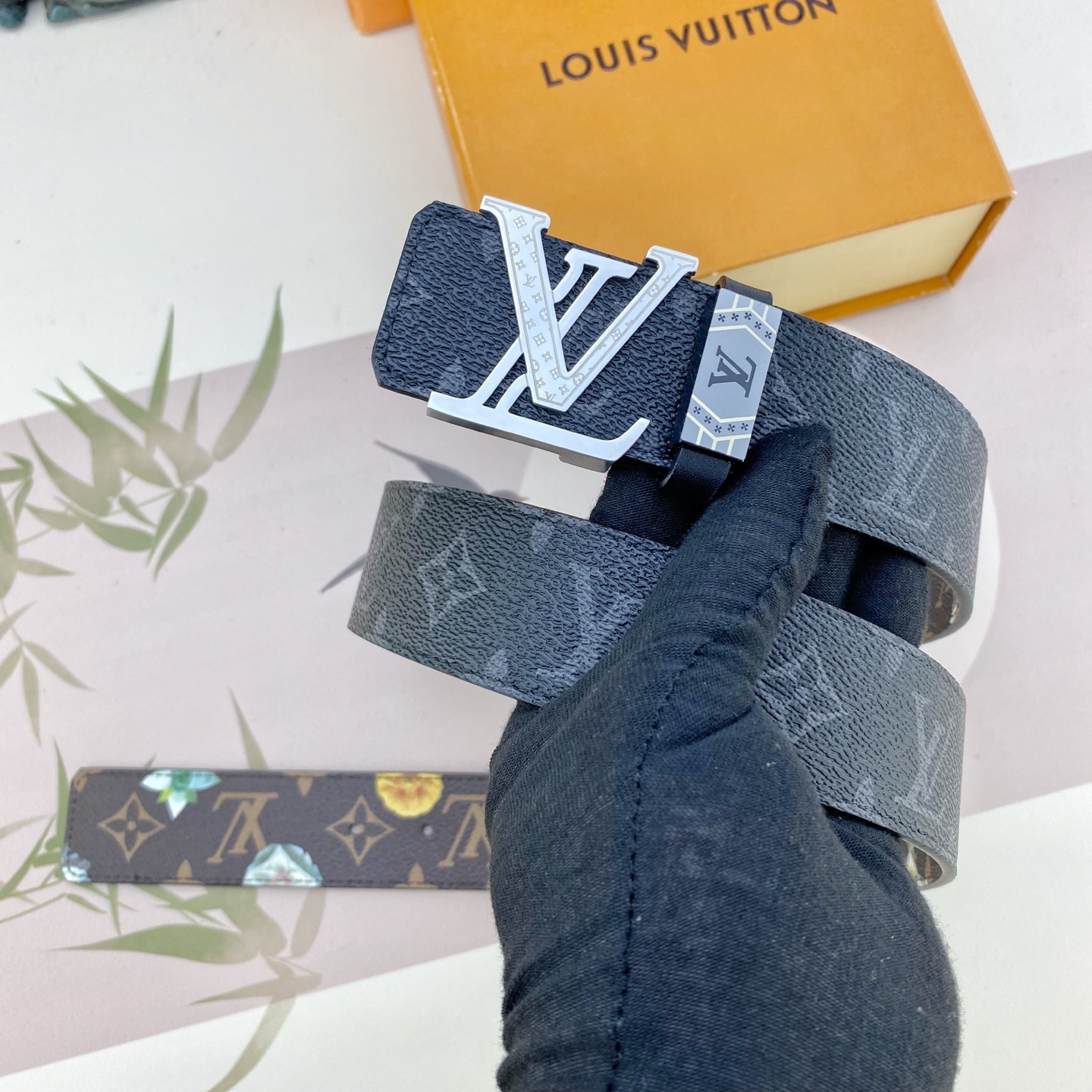 LV💕 特种皮腰带系列 ，原厂五金精品不锈钢扣，手感柔软舒适 宽3.8CM。