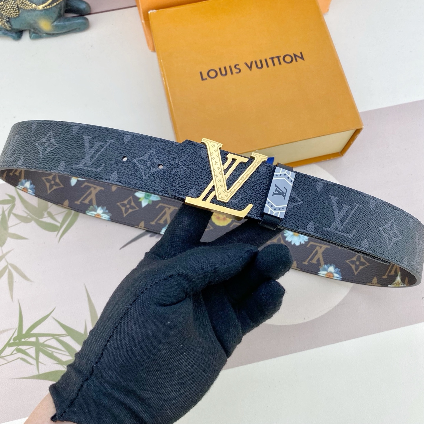 LV💕 特种皮腰带系列 ，原厂五金精品不锈钢扣，手感柔软舒适 宽3.8CM。