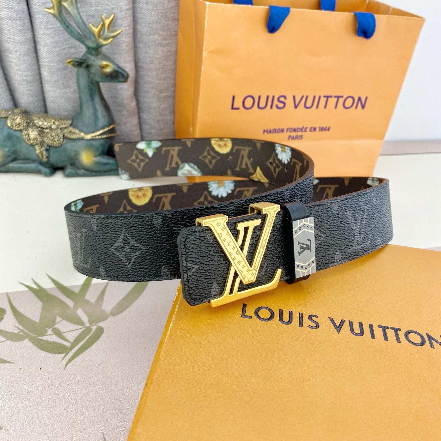 LV💕 特种皮腰带系列 ，原厂五金精品不锈钢扣，手感柔软舒适 宽3.8CM。