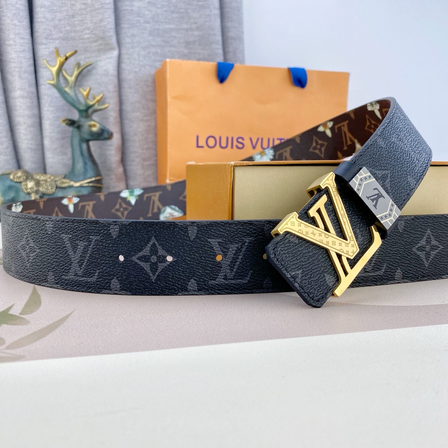 LV💕 特种皮腰带系列 ，原厂五金精品不锈钢扣，手感柔软舒适 宽3.8CM。