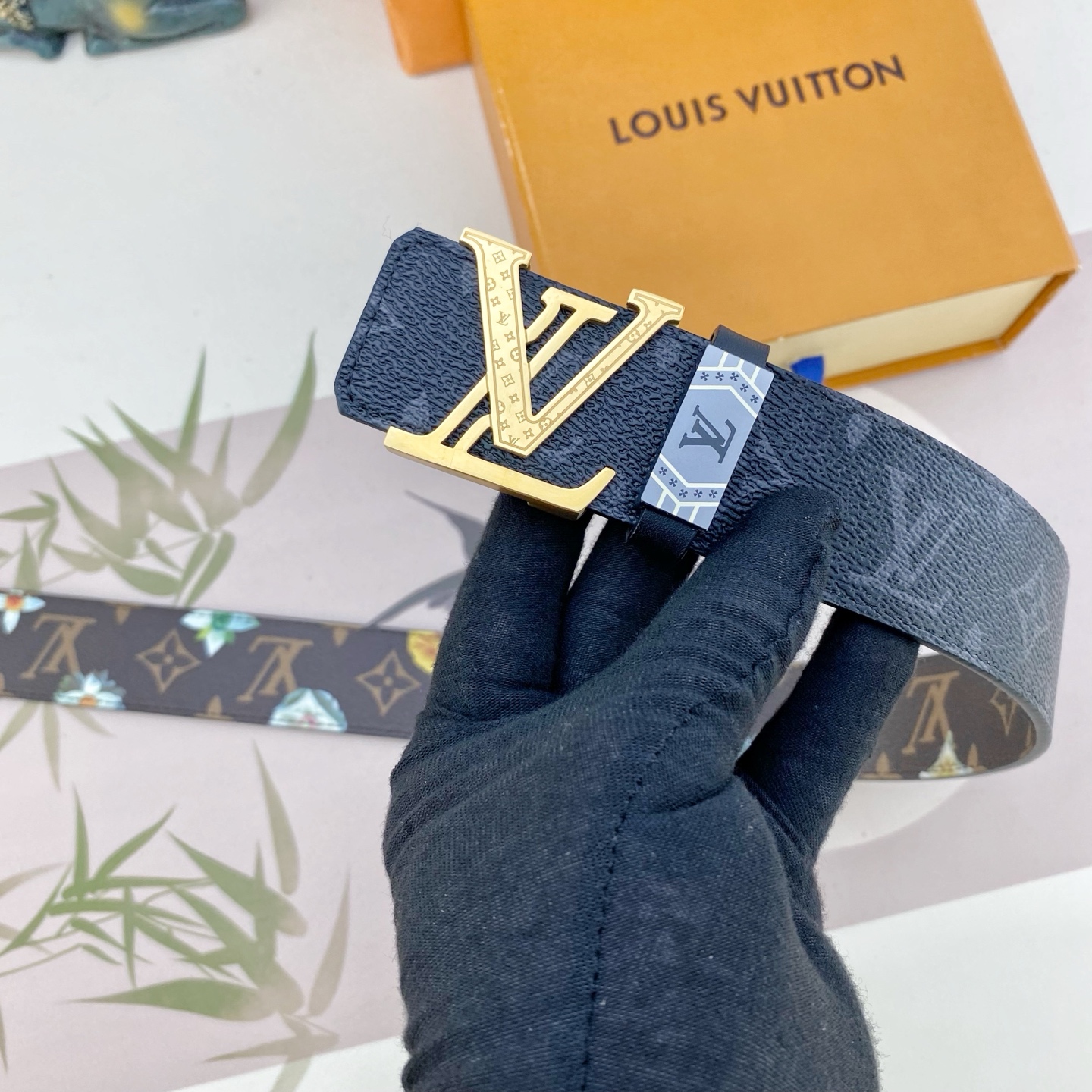 LV💕 特种皮腰带系列 ，原厂五金精品不锈钢扣，手感柔软舒适 宽3.8CM。