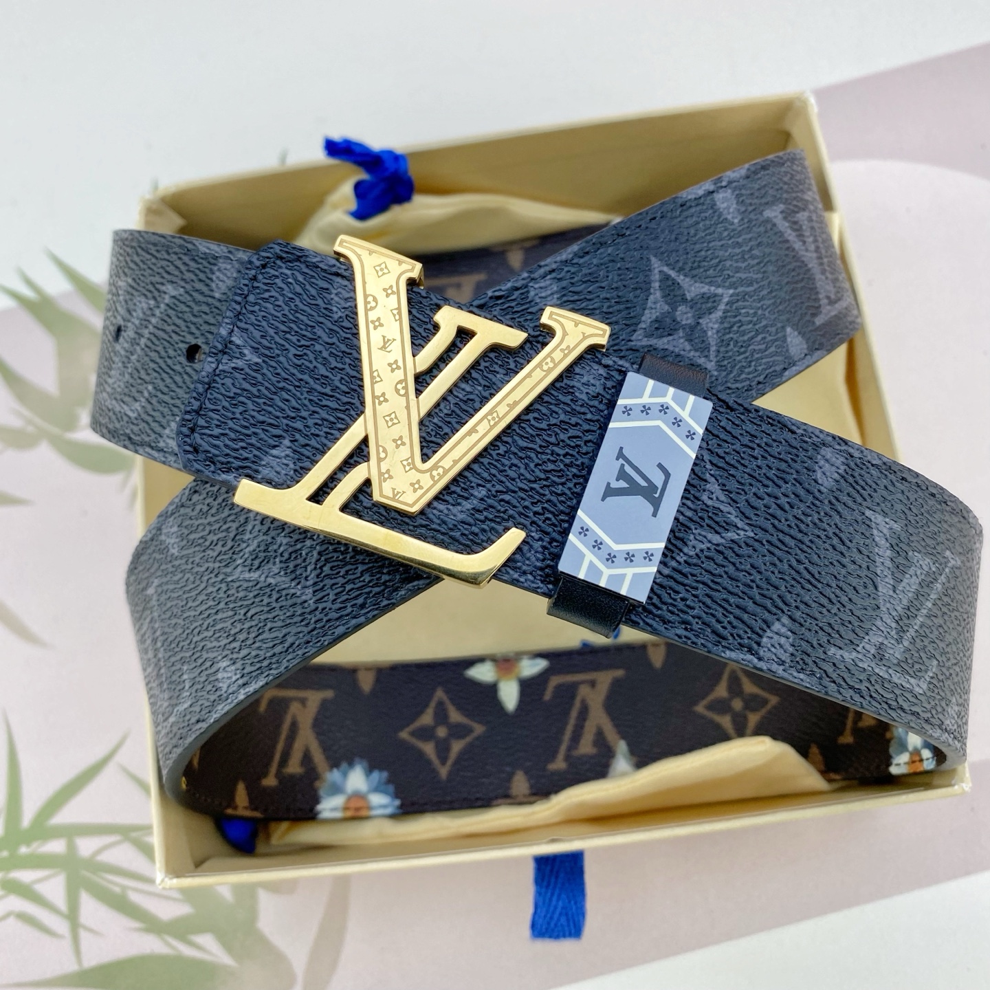 LV💕 特种皮腰带系列 ，原厂五金精品不锈钢扣，手感柔软舒适 宽3.8CM。