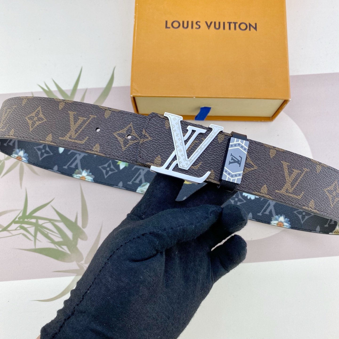 LV💕 特种皮腰带系列 ，原厂五金精品不锈钢扣，手感柔软舒适 宽3.8CM。