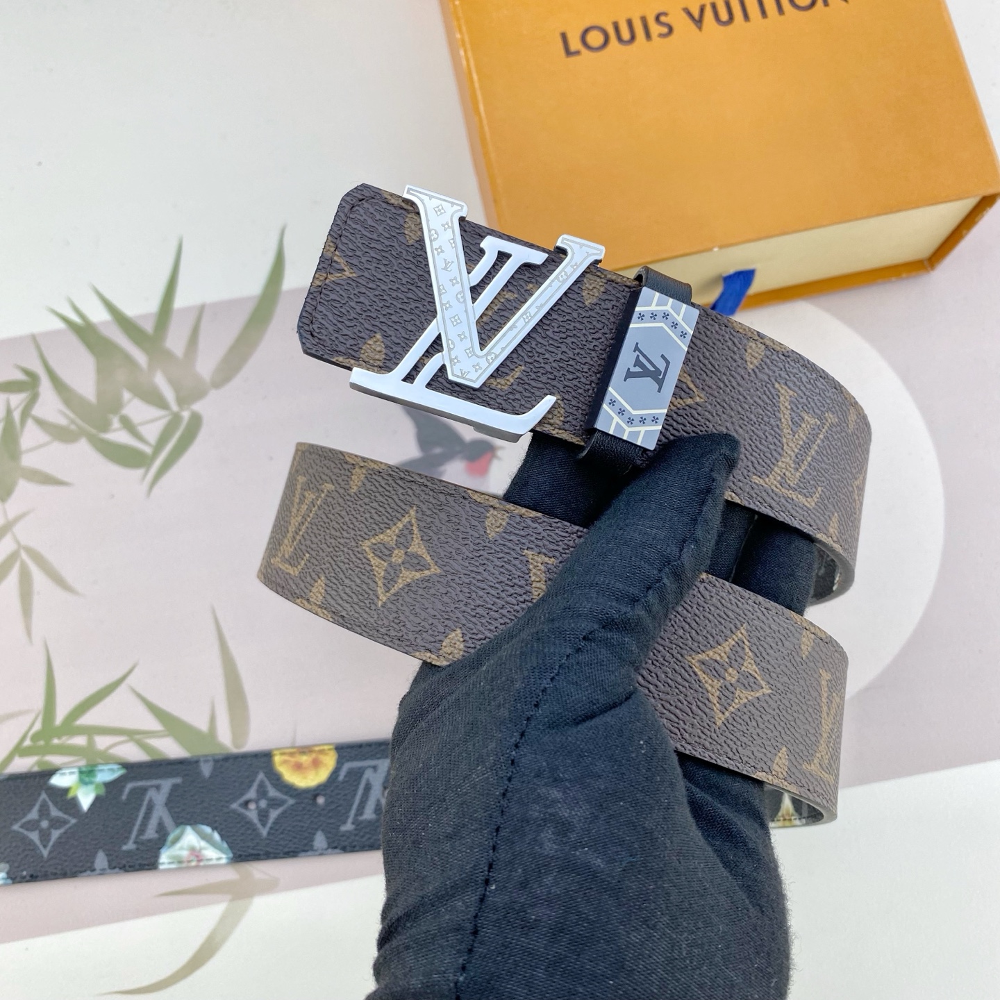 LV💕 特种皮腰带系列 ，原厂五金精品不锈钢扣，手感柔软舒适 宽3.8CM。