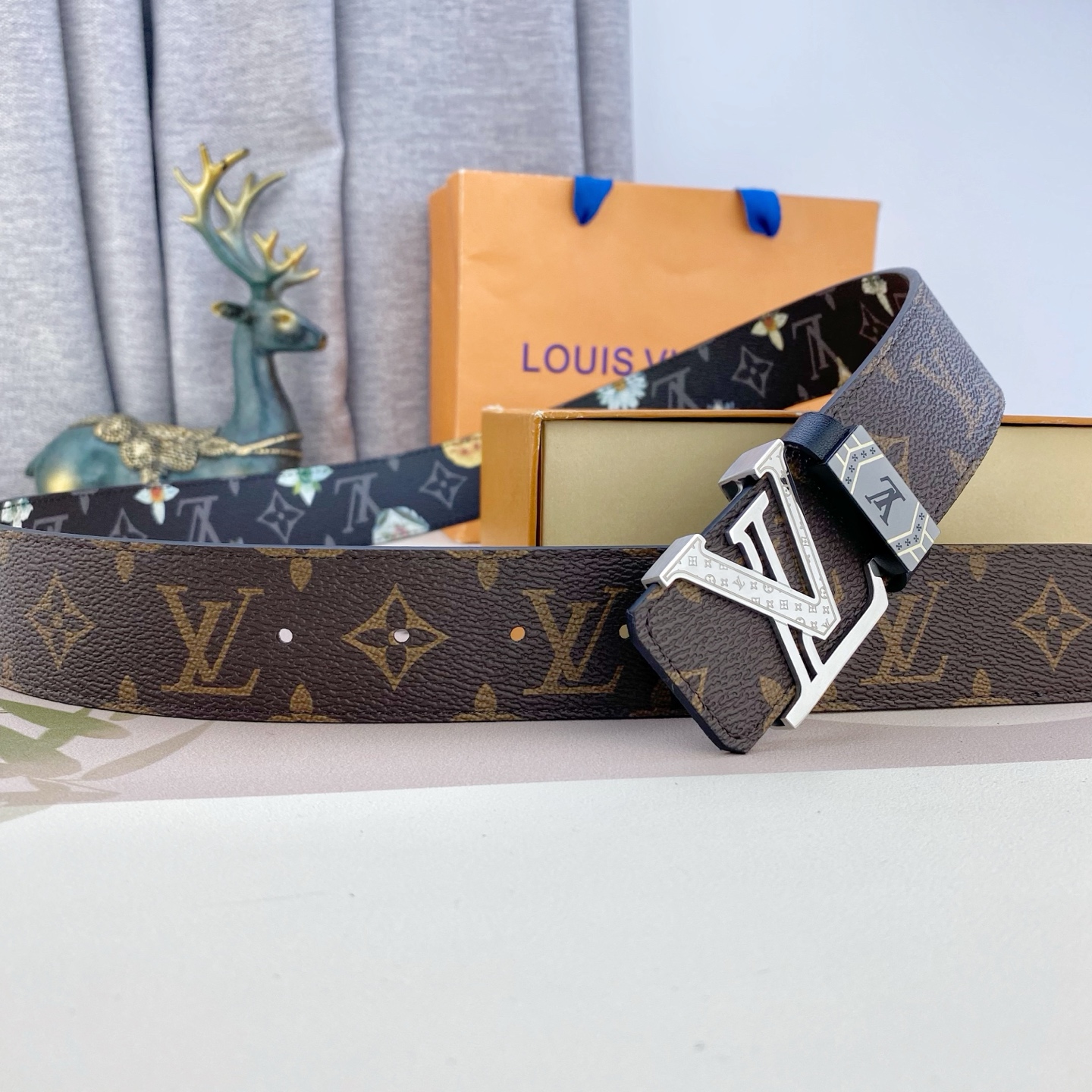 LV💕 特种皮腰带系列 ，原厂五金精品不锈钢扣，手感柔软舒适 宽3.8CM。