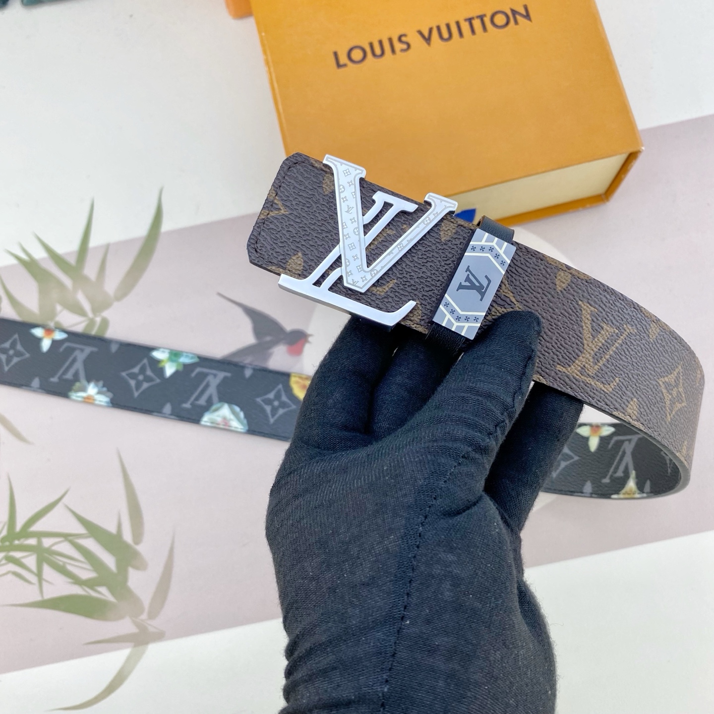 LV💕 特种皮腰带系列 ，原厂五金精品不锈钢扣，手感柔软舒适 宽3.8CM。