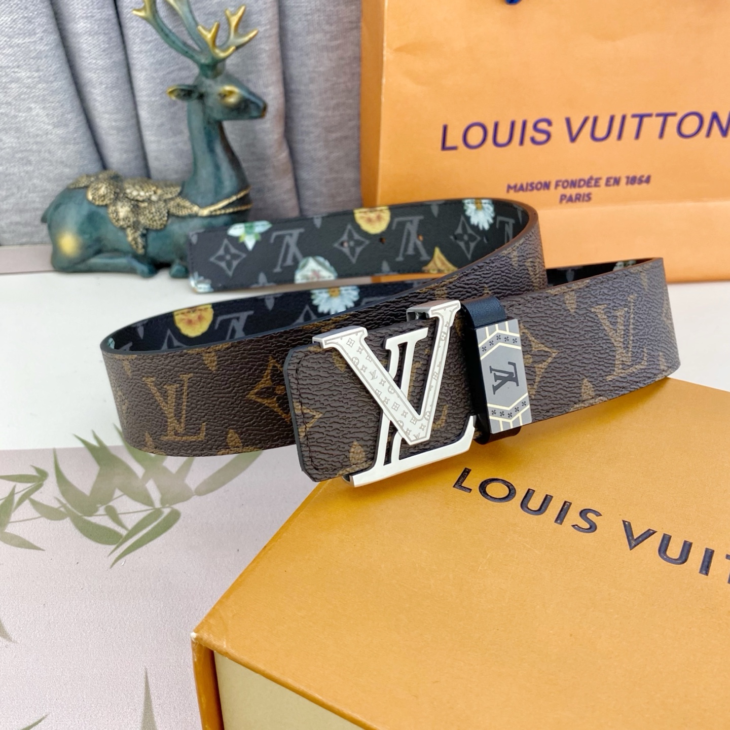 LV💕 特种皮腰带系列 ，原厂五金精品不锈钢扣，手感柔软舒适 宽3.8CM。