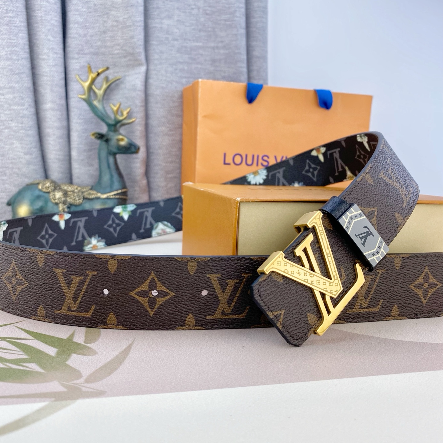 LV💕 特种皮腰带系列 ，原厂五金精品不锈钢扣，手感柔软舒适 宽3.8CM。