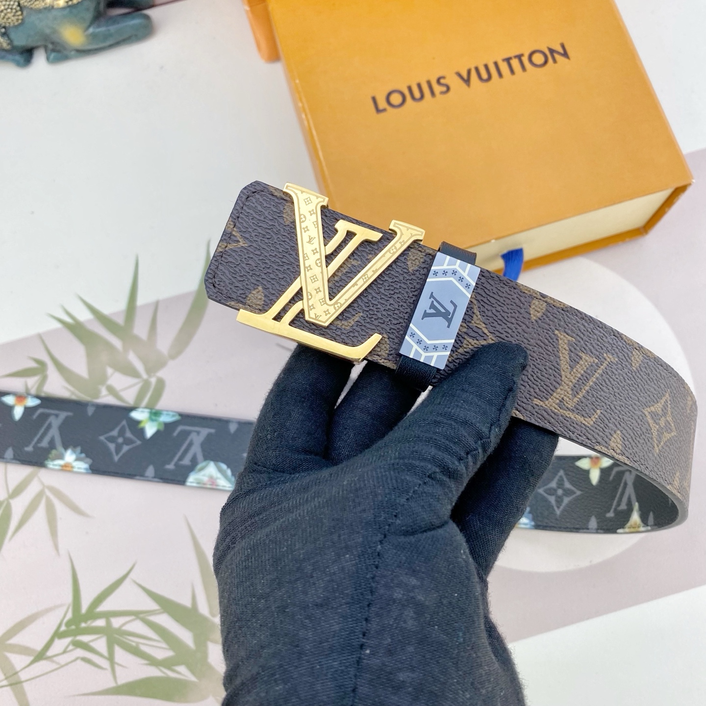 LV💕 特种皮腰带系列 ，原厂五金精品不锈钢扣，手感柔软舒适 宽3.8CM。