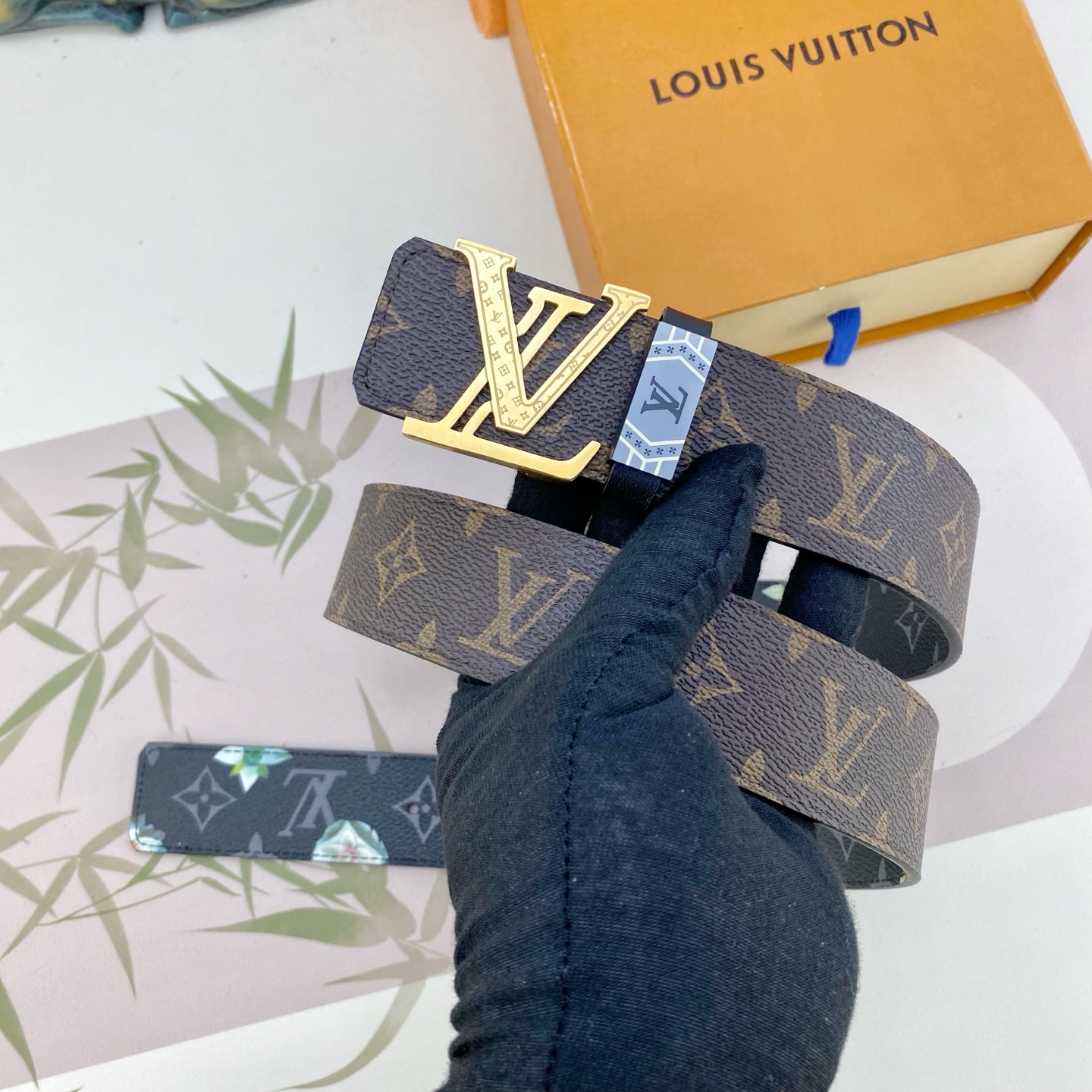 LV💕 特种皮腰带系列 ，原厂五金精品不锈钢扣，手感柔软舒适 宽3.8CM。