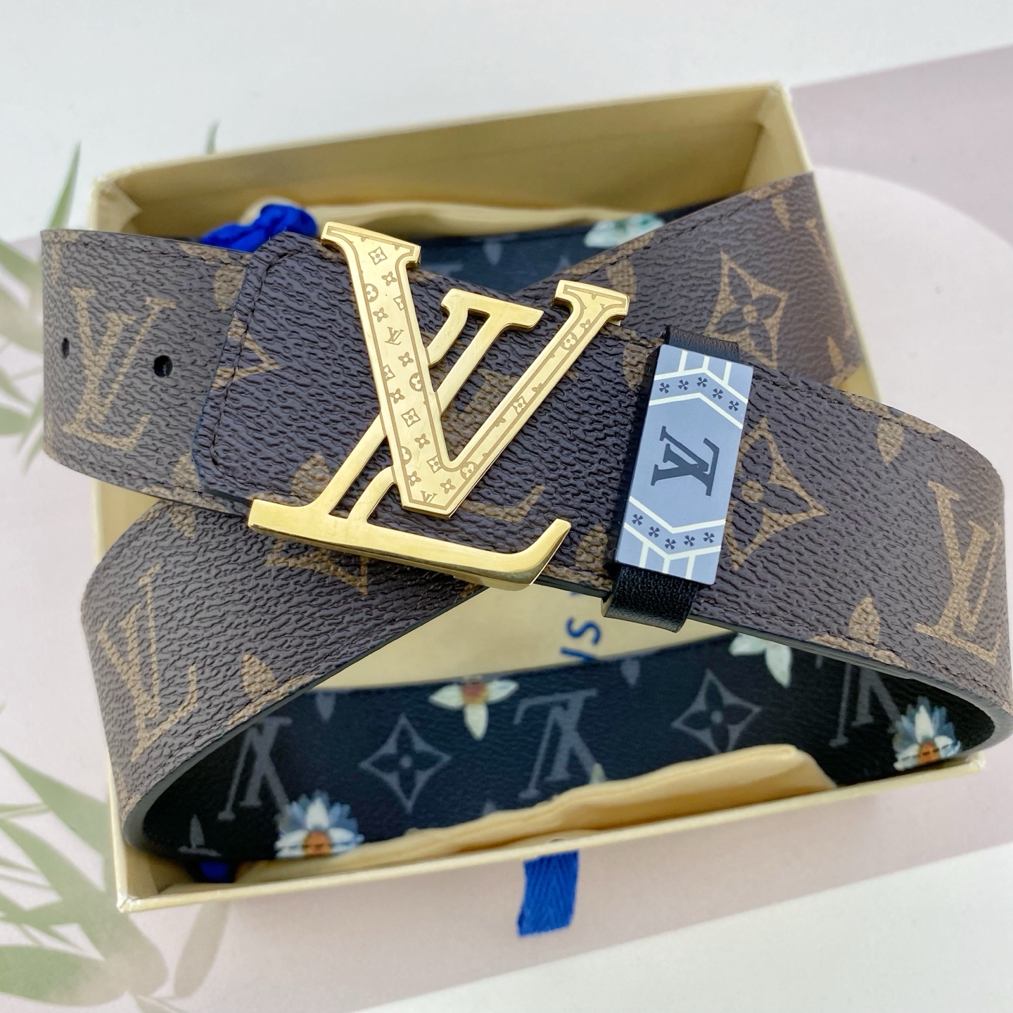 LV💕 特种皮腰带系列 ，原厂五金精品不锈钢扣，手感柔软舒适 宽3.8CM。