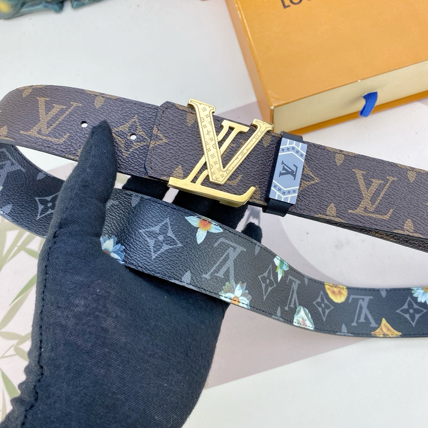 LV💕 特种皮腰带系列 ，原厂五金精品不锈钢扣，手感柔软舒适 宽3.8CM。