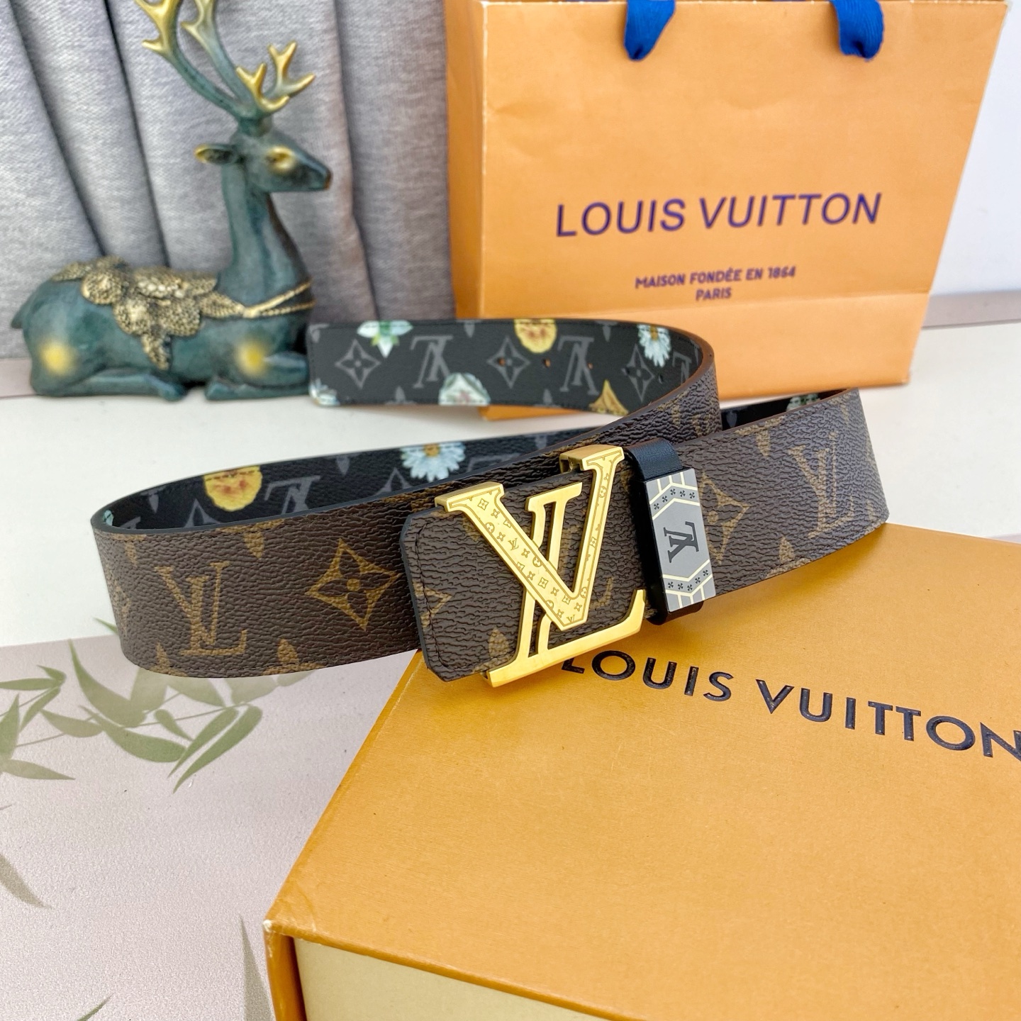 LV💕 特种皮腰带系列 ，原厂五金精品不锈钢扣，手感柔软舒适 宽3.8CM。