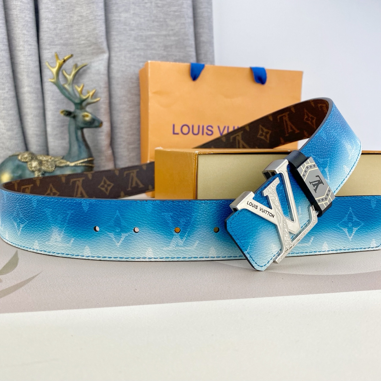 LV💕 特种皮腰带系列 ，原厂五金精品不锈钢扣，手感柔软舒适 宽3.8CM。