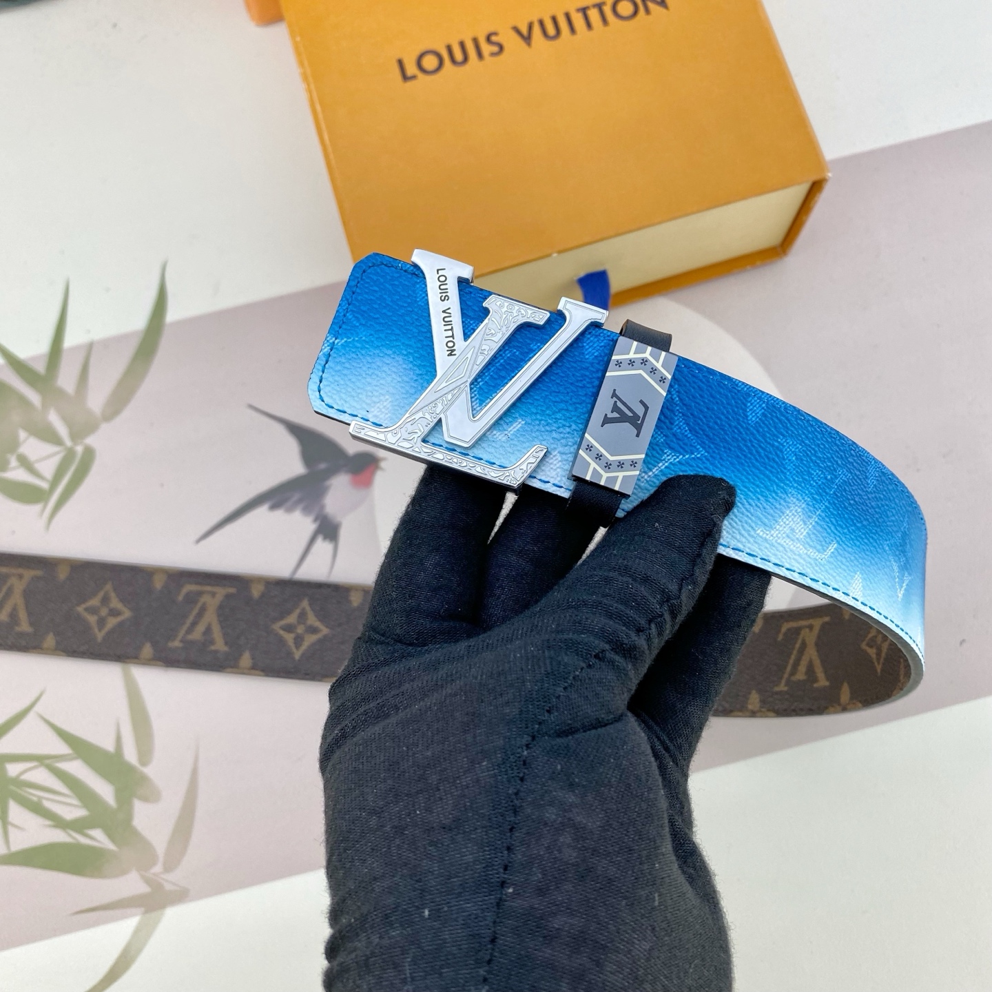 LV💕 特种皮腰带系列 ，原厂五金精品不锈钢扣，手感柔软舒适 宽3.8CM。