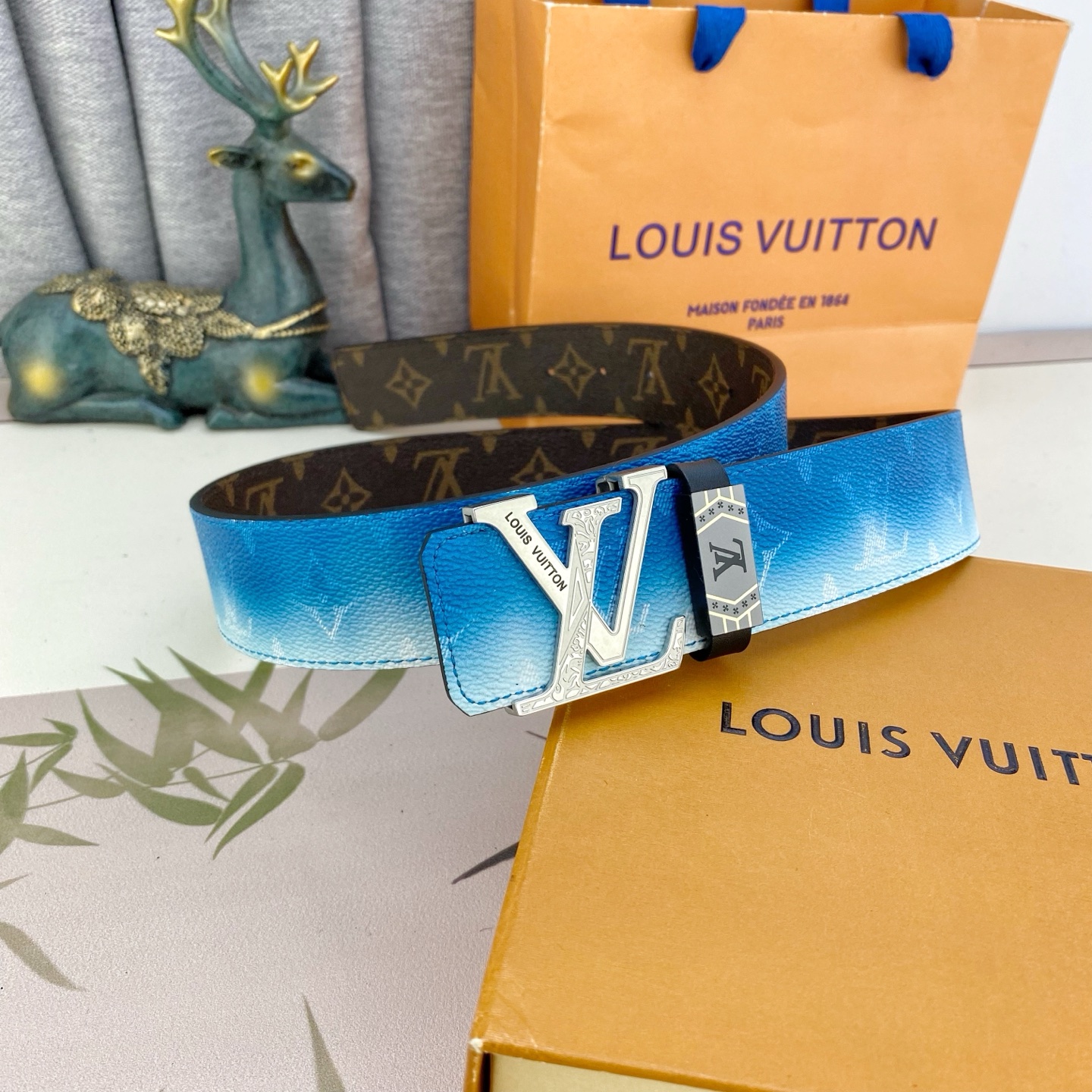 LV💕 特种皮腰带系列 ，原厂五金精品不锈钢扣，手感柔软舒适 宽3.8CM。
