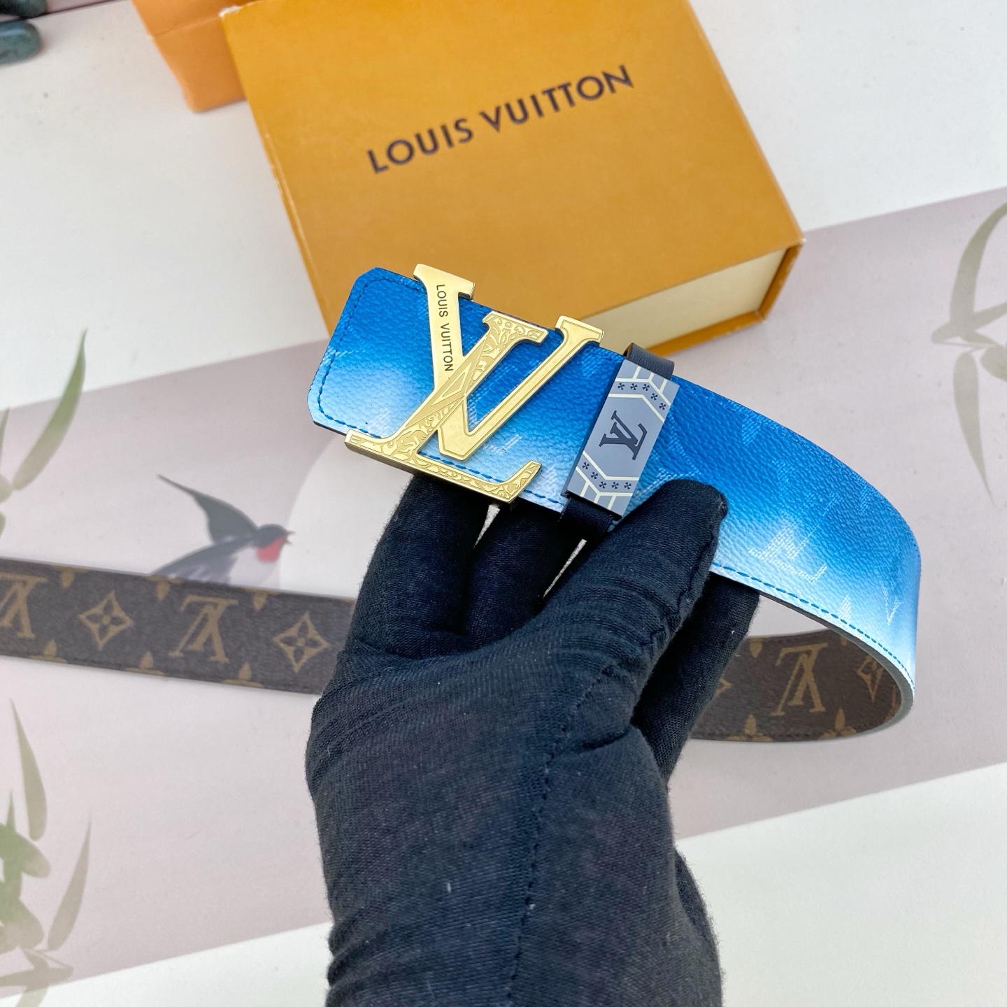 LV💕 特种皮腰带系列 ，原厂五金精品不锈钢扣，手感柔软舒适 宽3.8CM。