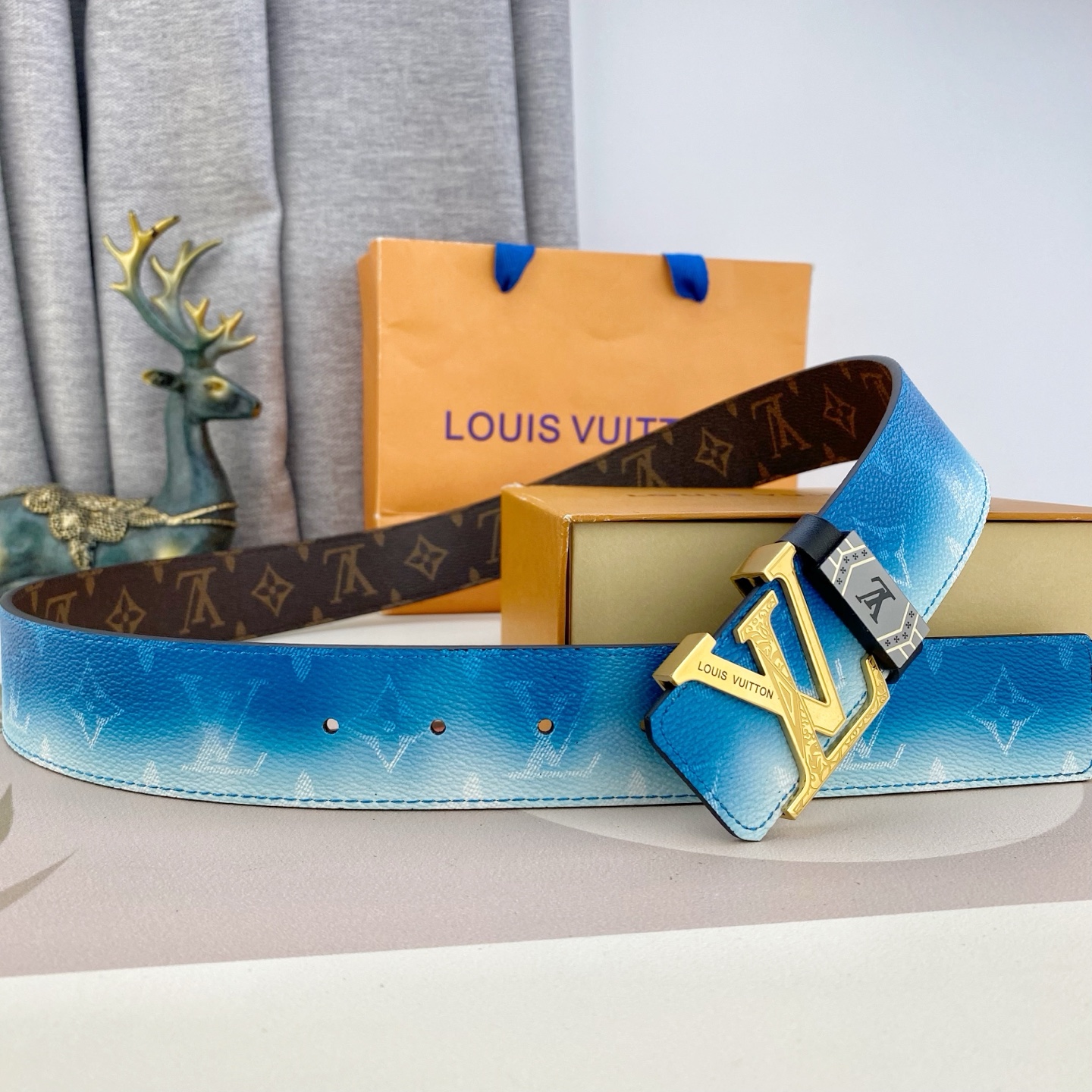 LV💕 特种皮腰带系列 ，原厂五金精品不锈钢扣，手感柔软舒适 宽3.8CM。