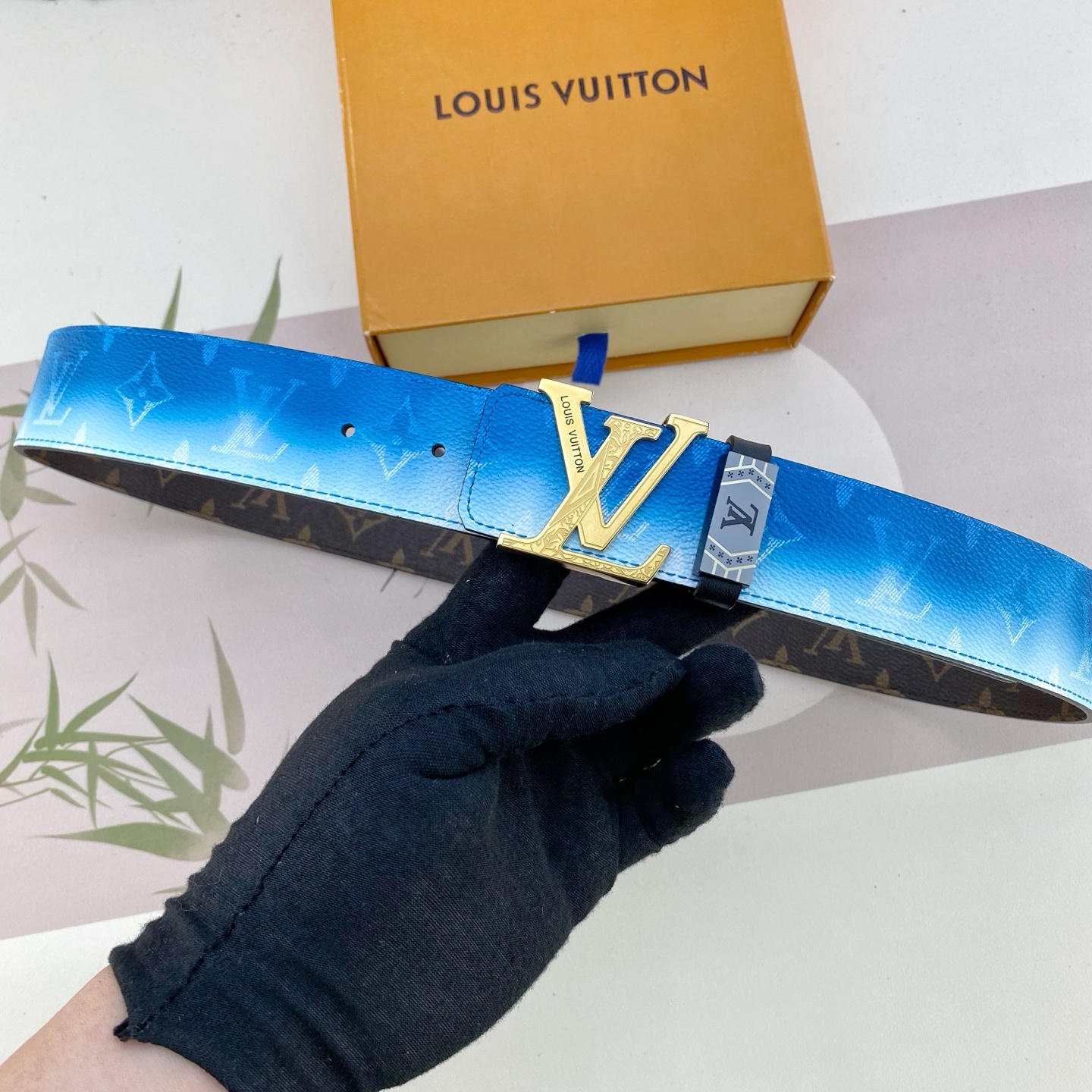 LV💕 特种皮腰带系列 ，原厂五金精品不锈钢扣，手感柔软舒适 宽3.8CM。