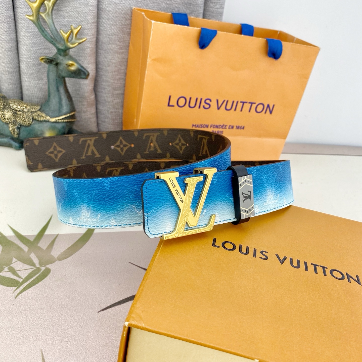 LV💕 特种皮腰带系列 ，原厂五金精品不锈钢扣，手感柔软舒适 宽3.8CM。