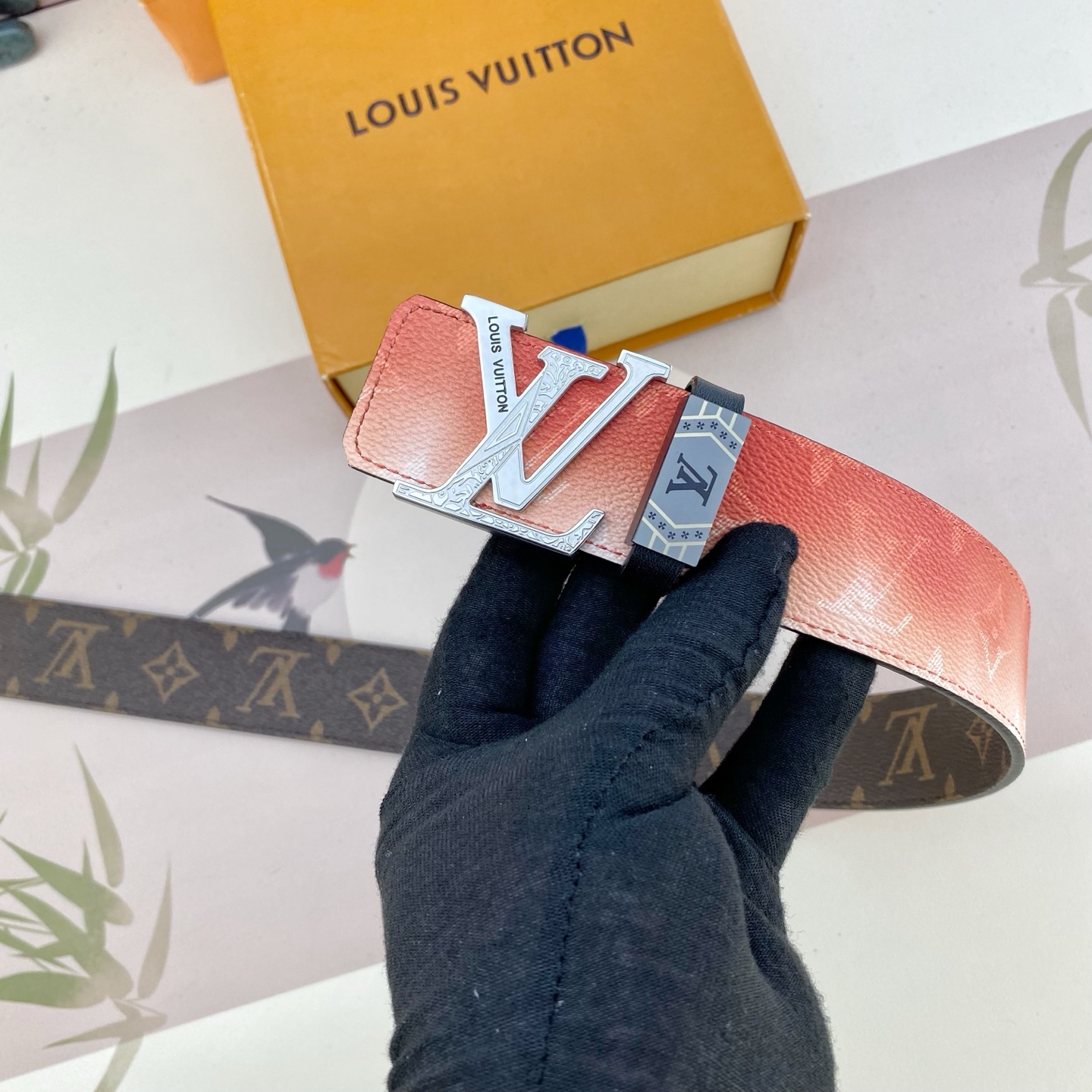 LV💕 特种皮腰带系列 ，原厂五金精品不锈钢扣，手感柔软舒适 宽3.8CM。