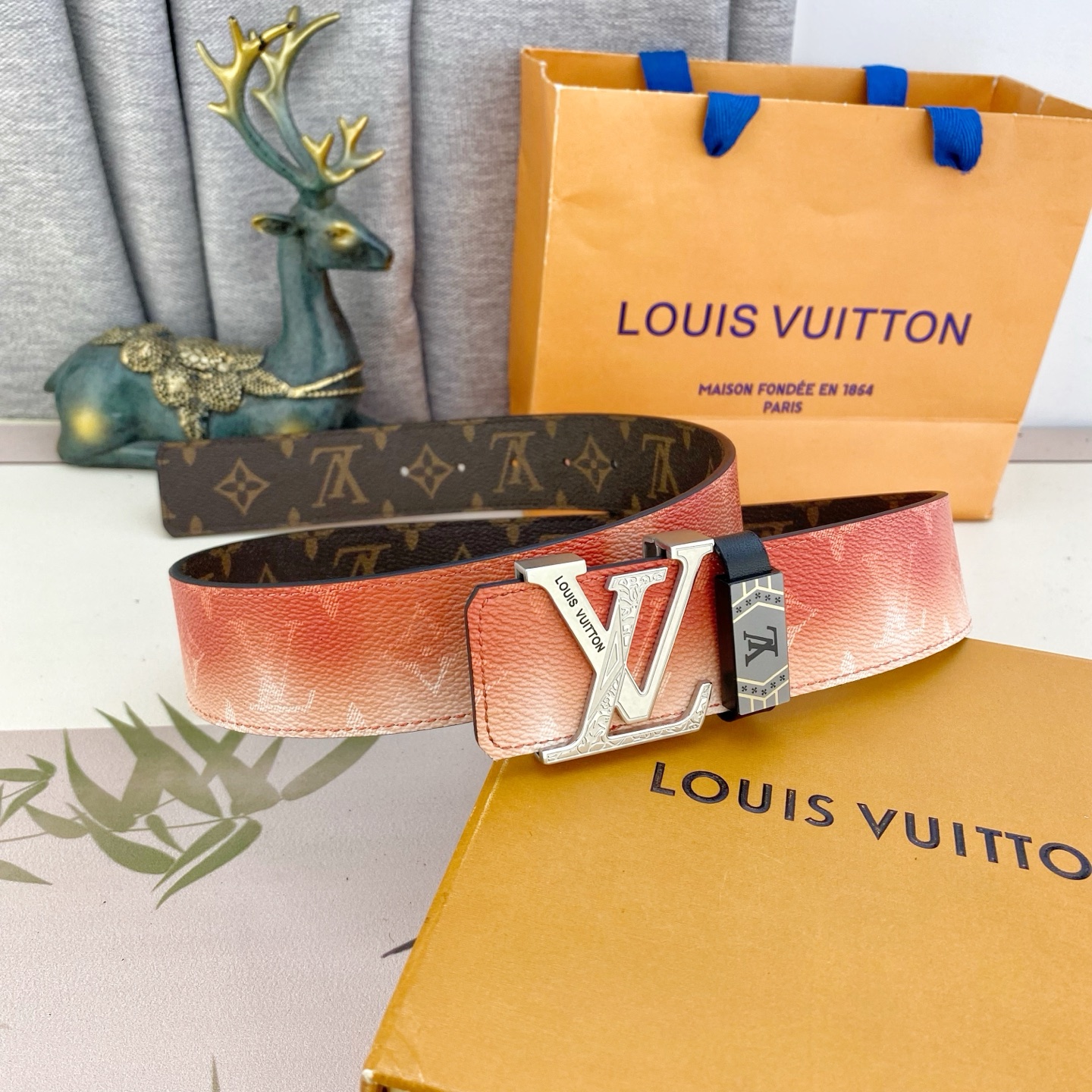 LV💕 特种皮腰带系列 ，原厂五金精品不锈钢扣，手感柔软舒适 宽3.8CM。