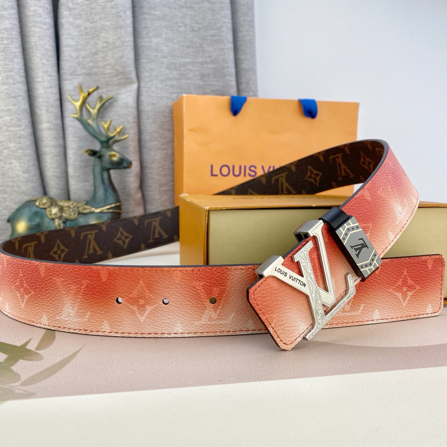 LV💕 特种皮腰带系列 ，原厂五金精品不锈钢扣，手感柔软舒适 宽3.8CM。