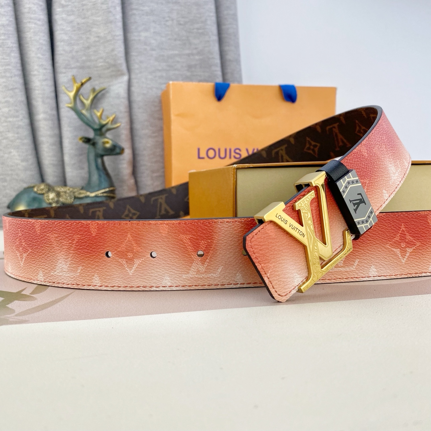 LV💕 特种皮腰带系列 ，原厂五金精品不锈钢扣，手感柔软舒适 宽3.8CM。