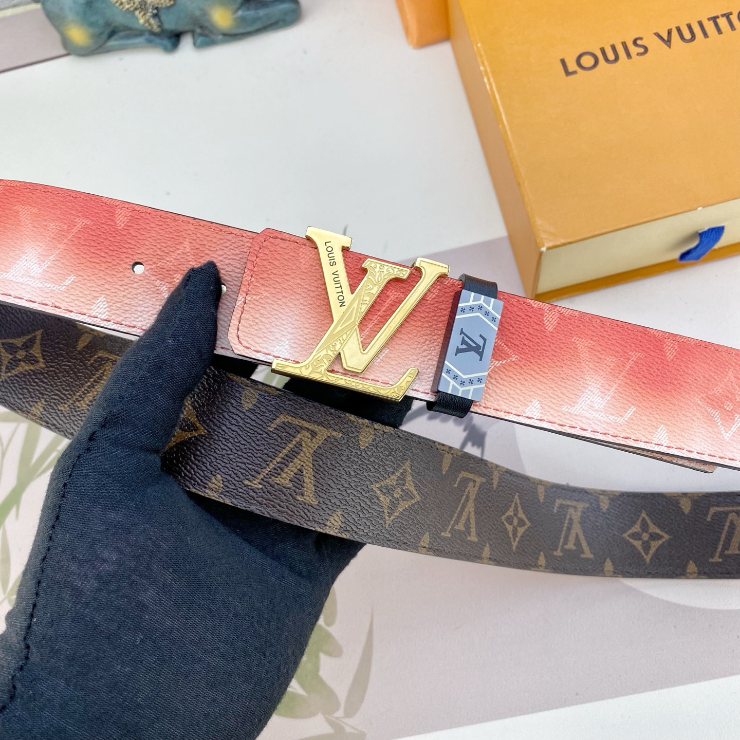 LV💕 特种皮腰带系列 ，原厂五金精品不锈钢扣，手感柔软舒适 宽3.8CM。