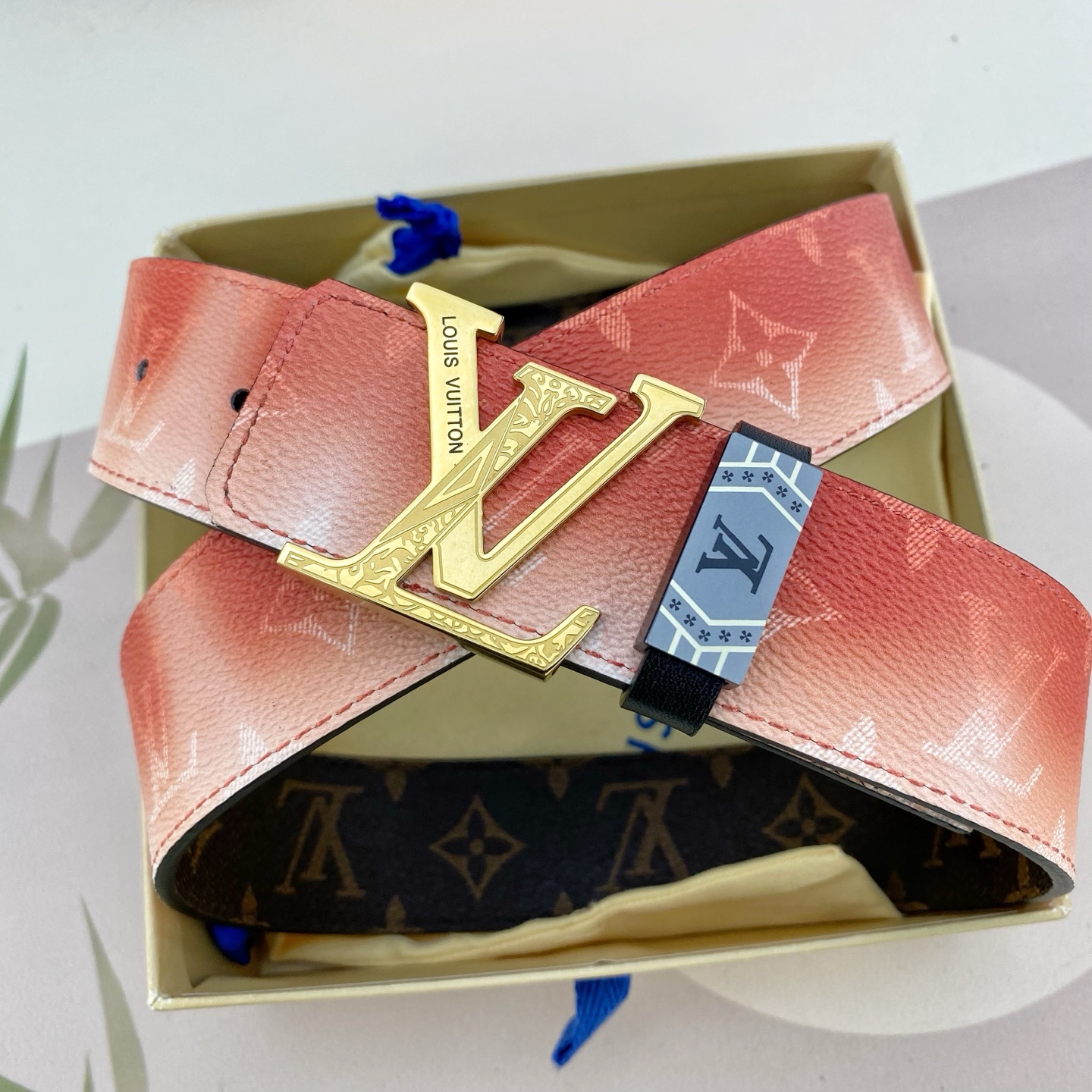 LV💕 特种皮腰带系列 ，原厂五金精品不锈钢扣，手感柔软舒适 宽3.8CM。