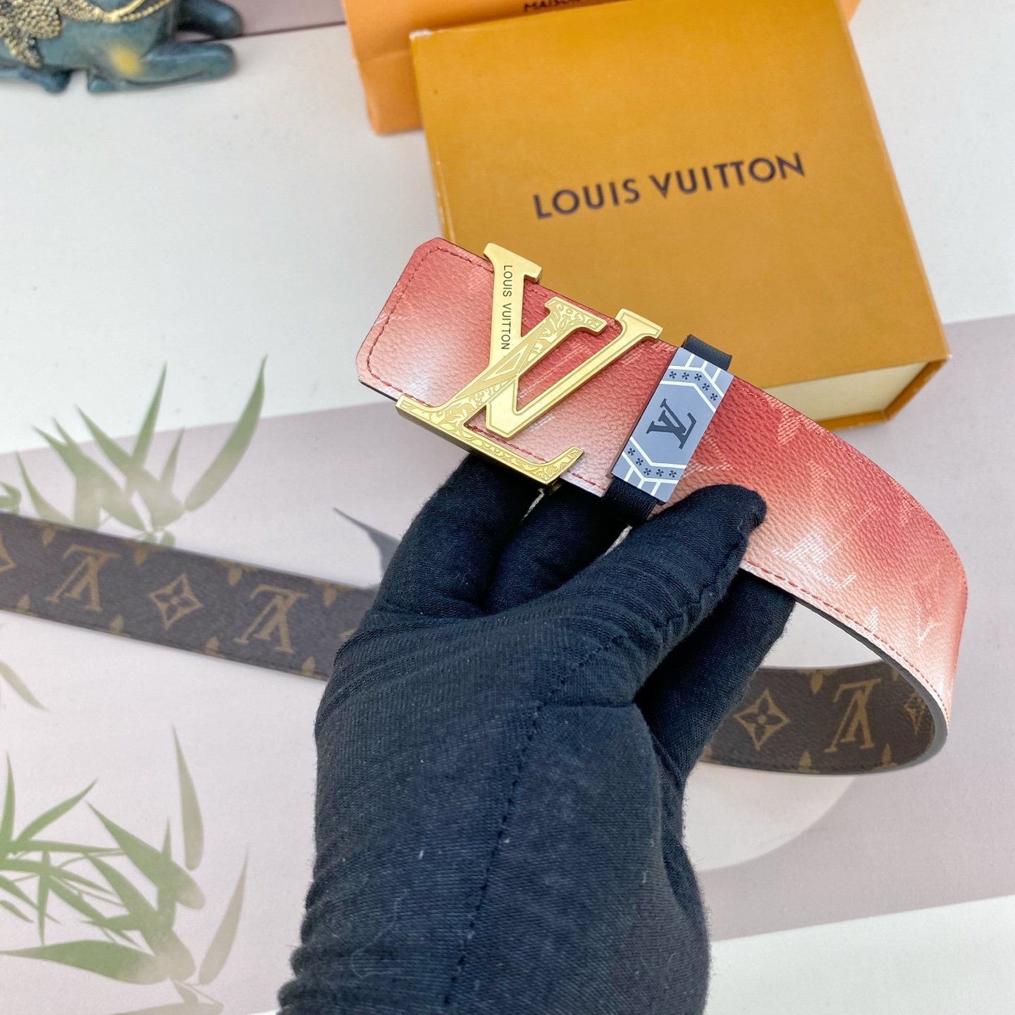 LV💕 特种皮腰带系列 ，原厂五金精品不锈钢扣，手感柔软舒适 宽3.8CM。