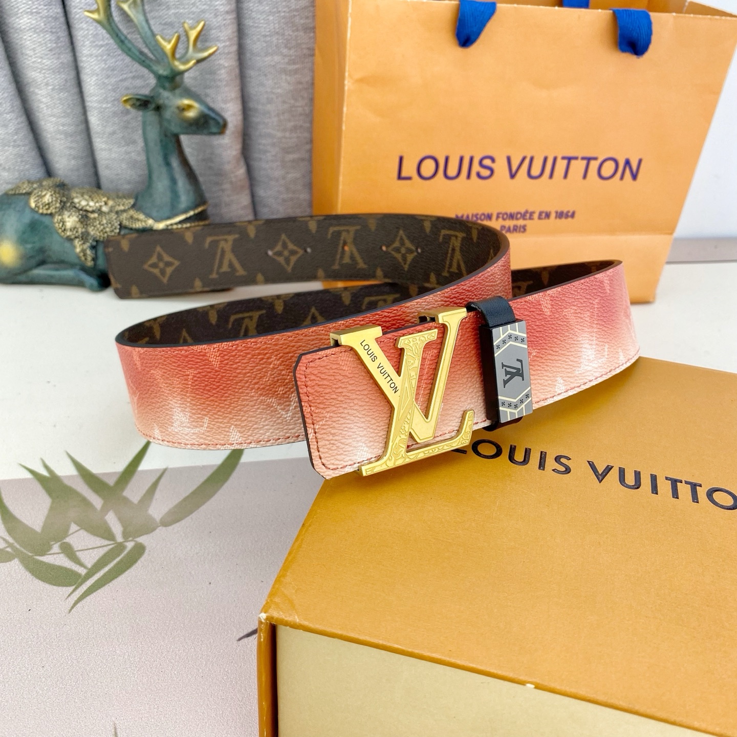 LV💕 特种皮腰带系列 ，原厂五金精品不锈钢扣，手感柔软舒适 宽3.8CM。