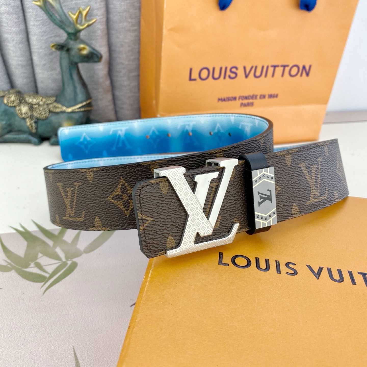 LV💕 特种皮腰带系列 ，原厂五金精品不锈钢扣，手感柔软舒适 宽3.8CM。