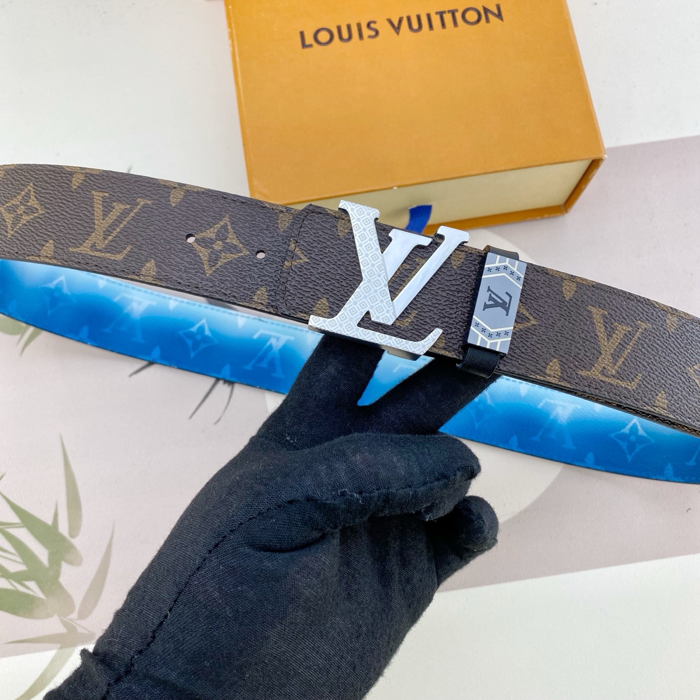 LV💕 特种皮腰带系列 ，原厂五金精品不锈钢扣，手感柔软舒适 宽3.8CM。